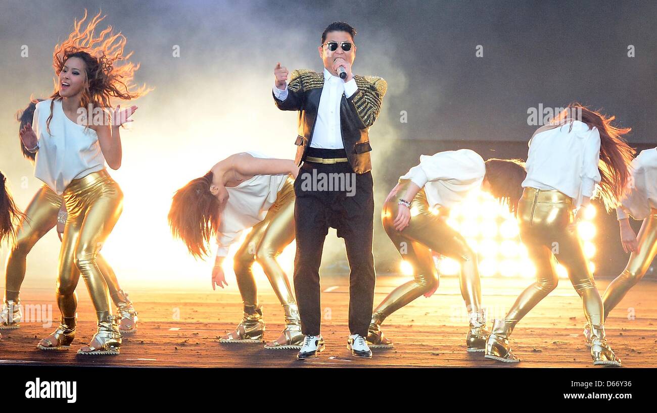 Séoul, Corée du Sud, le 13 avril 2013 - sud-coréen PSY superstar fonctionne à son concert au Seoul World Cup Stadium le samedi 13 avril 2013 à Séoul, Corée du Sud. Psy a publié la tant attendue vidéo pour son nouveau single ''Gentleman'', le suivi de ''Gangnam Style' (image Crédit : © Janabp ZUMAPRESS.com)/presse/Jana Banque D'Images