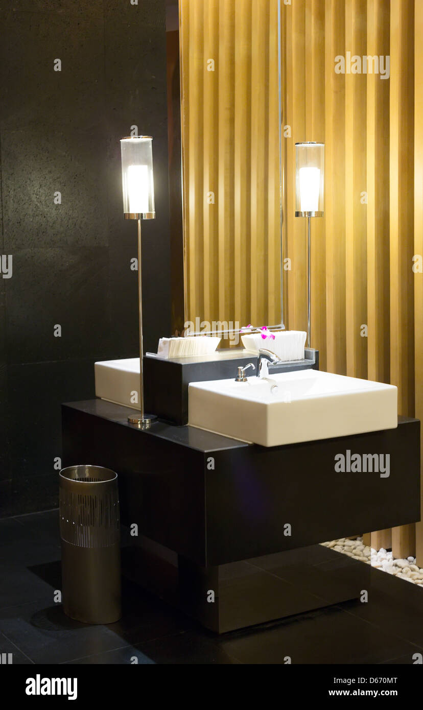 Détails d'une salle de bains design contemporain moderne, tendance Banque D'Images