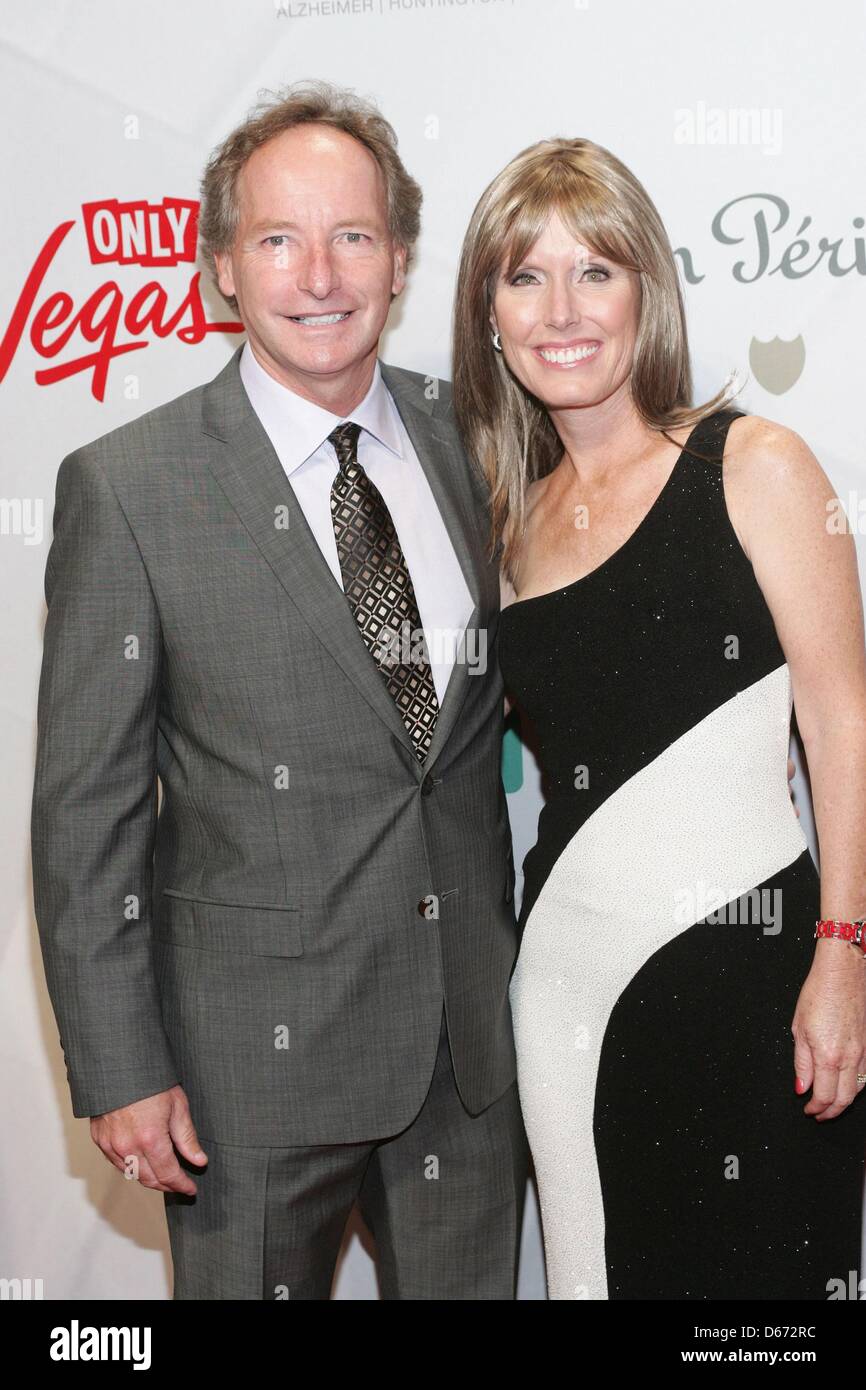 Las Vegas, États-Unis. 13 avril 2013. Jeff Mitchum, Carolyn Mitchum aux arrivées pour garder vivante la mémoire 17e Congrès annuel de la force de l'amour, Gala, MGM Grand Garden Arena de Las Vegas. Photo par : James Atoa/Everett Collection/Alamy Live News Banque D'Images