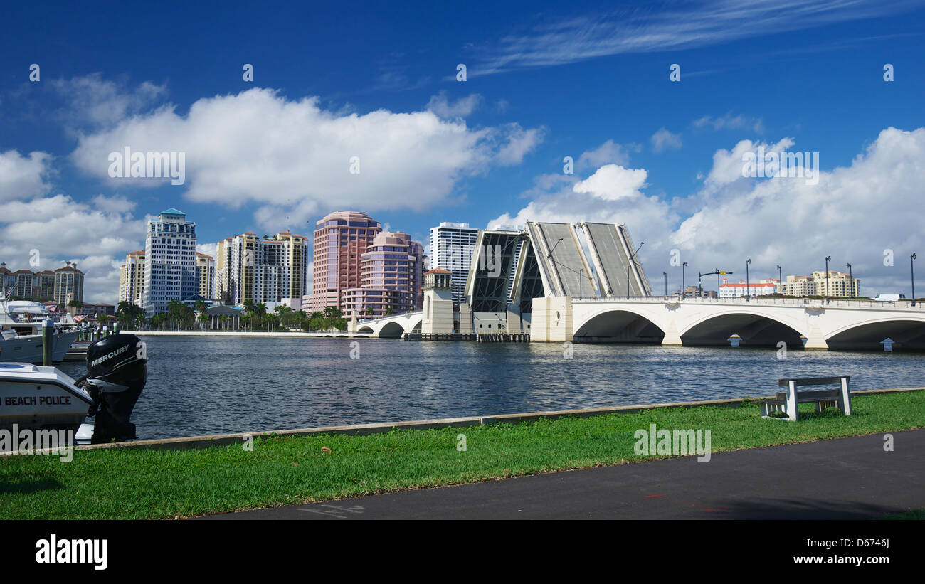 Le Flagler Memorial Bridge à West Palm Beach, Floride, USA. Banque D'Images