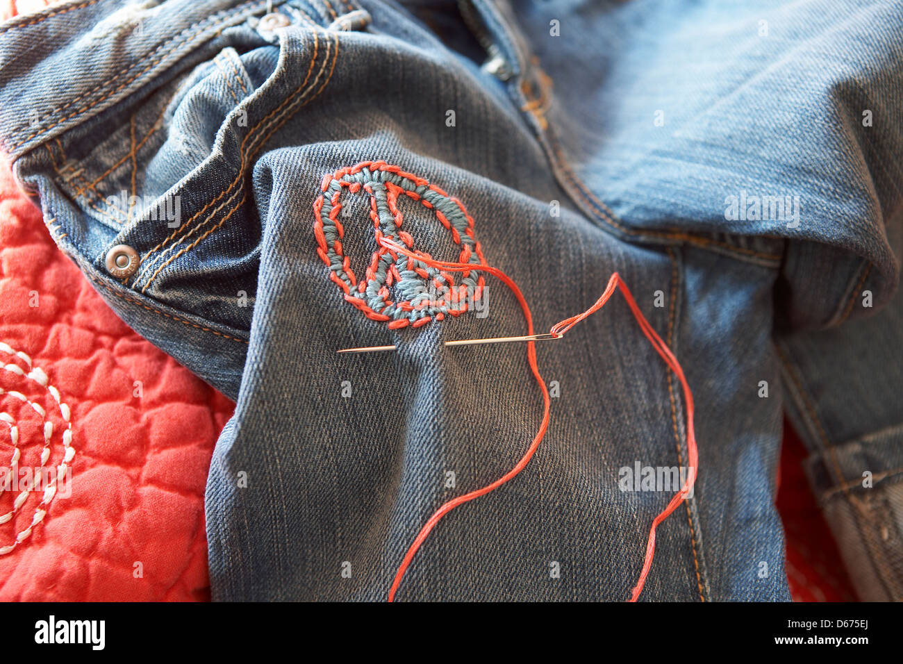 Aiguille et du fil à broder, signe de la paix Banque D'Images