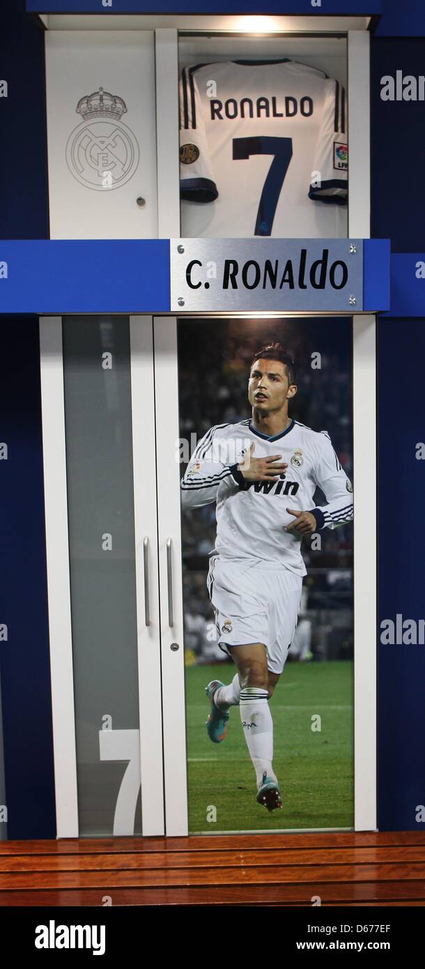 Vue de la place réservée pour Cristiano Ronaldo dans les vestiaires du club de football espagnol Real Madrid durinf une visite de Bernabeu à Madrid, Espagne, 09 avril 2013. Photo : Fabian Stratenschulte Banque D'Images