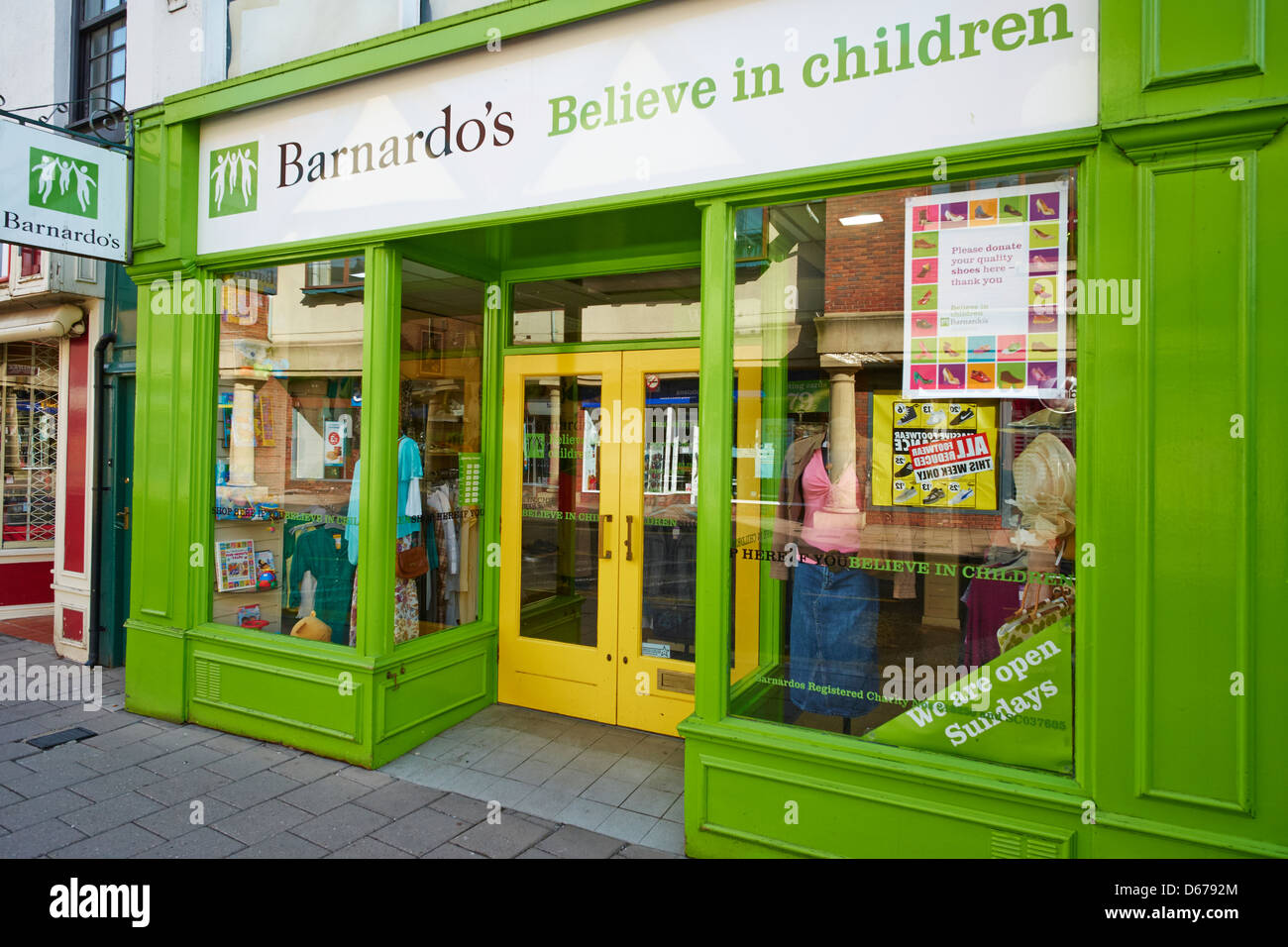 Barnardo Children's Charity Shop UK Chester Street Frodsham Banque D'Images