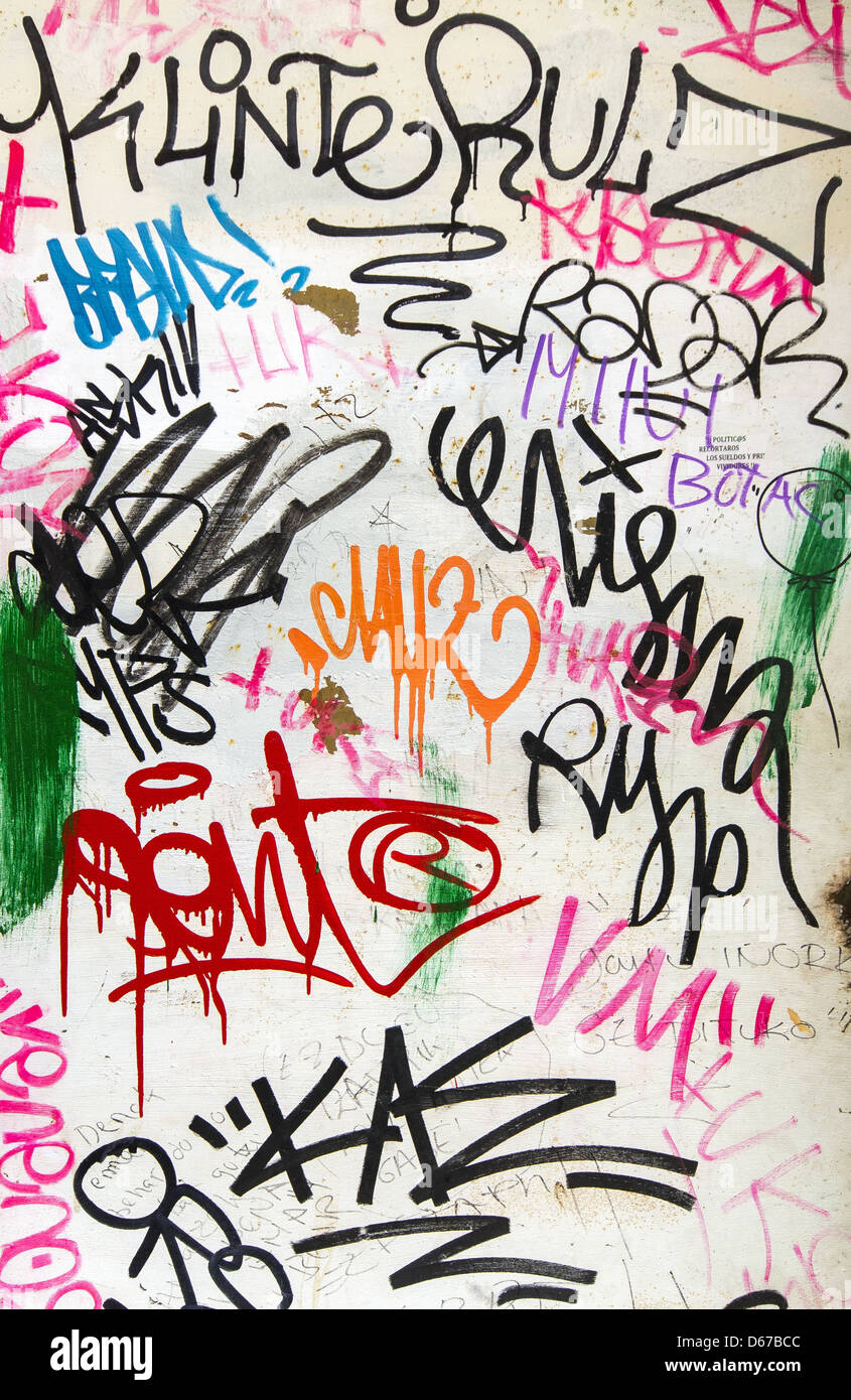 Graffiti sur mur blanc Banque D'Images
