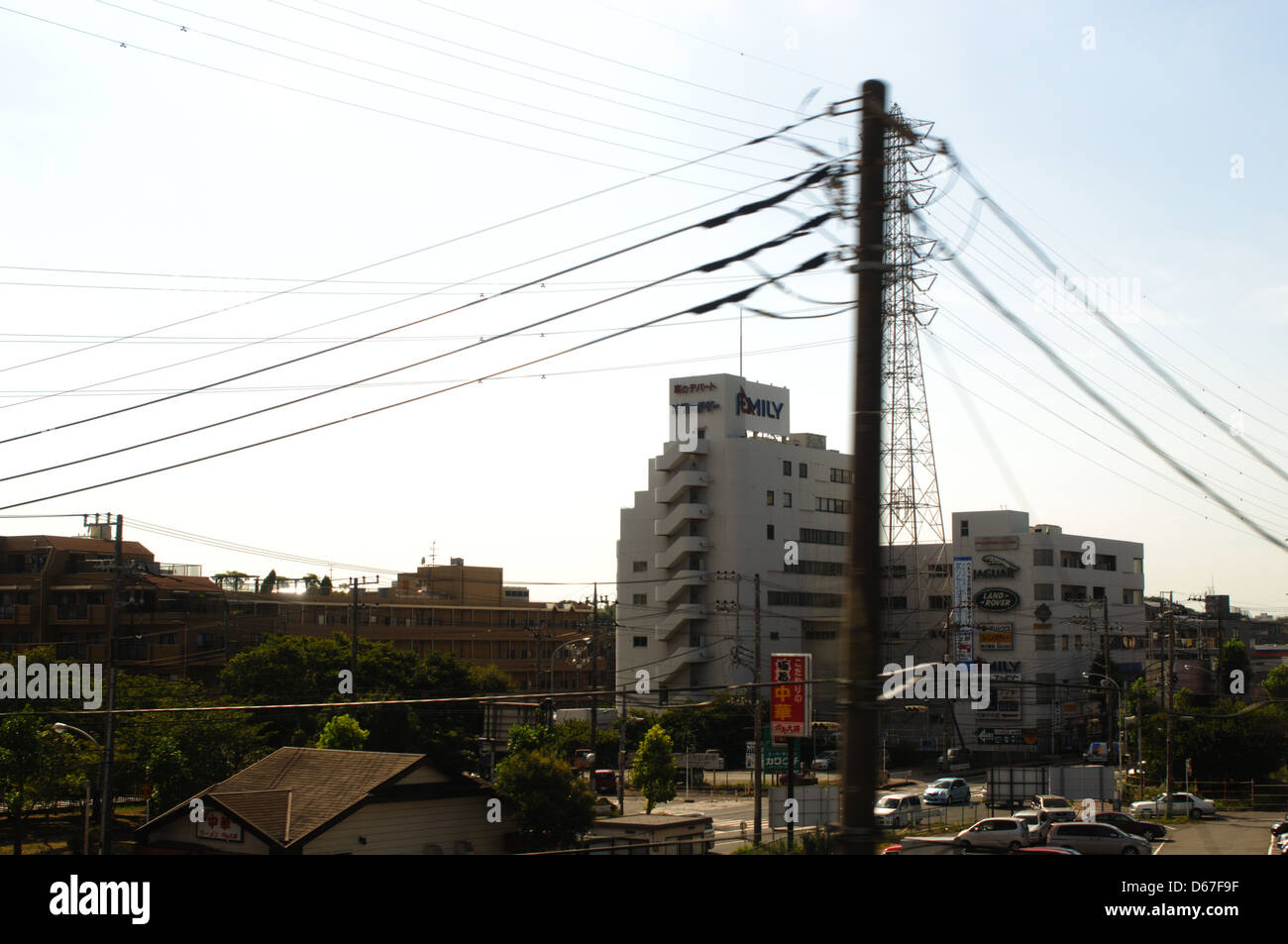Le Narita Express (NEX) est un service de train express populaire reliant l'aéroport de Narita au centre de Tokyo, offrant un transport efficace. C'est une partie importante du réseau ferroviaire japonais et essentielle pour les voyageurs arrivant et quittant la capitale. Banque D'Images