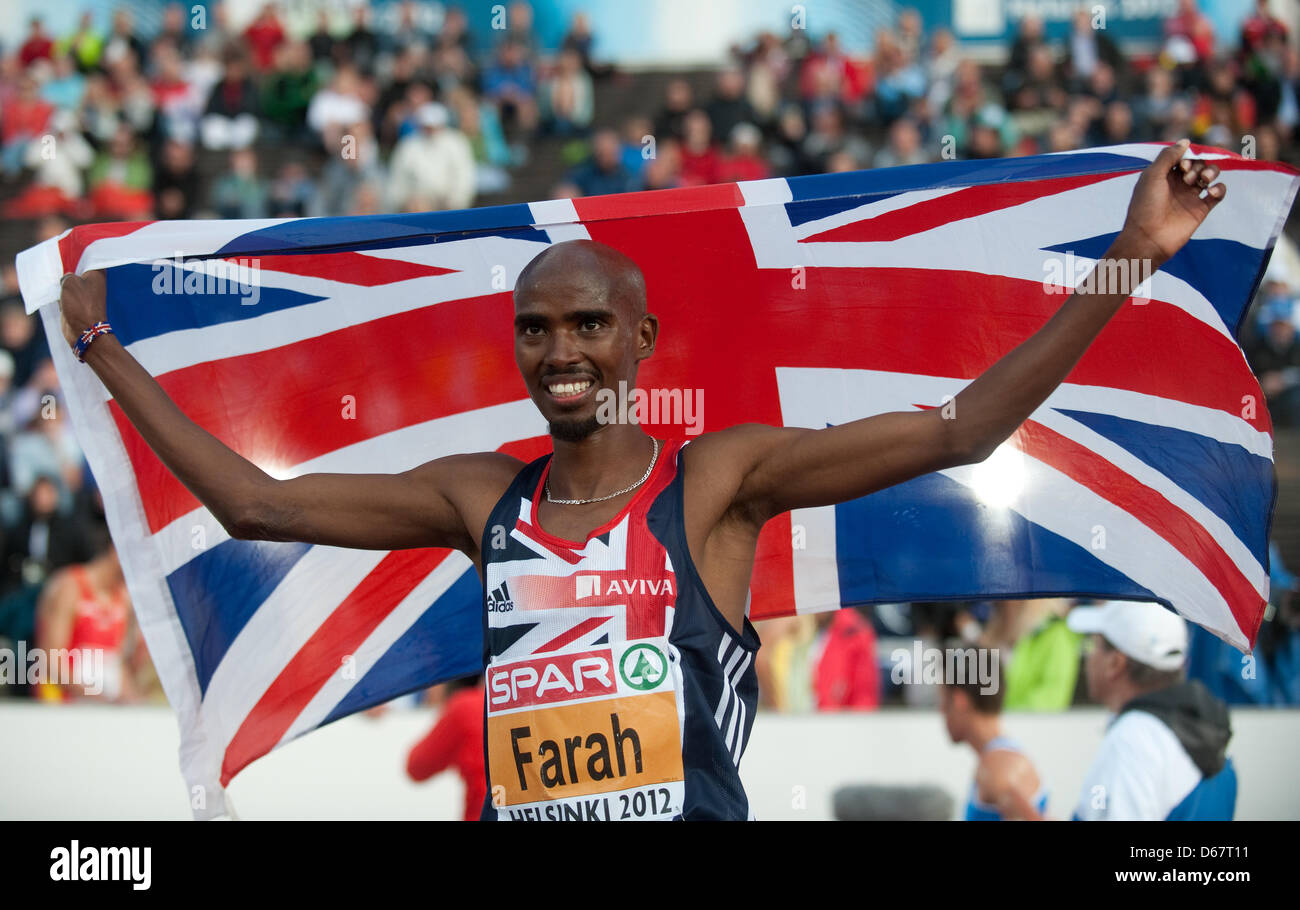 Mo Farah de Grande-bretagne célèbre avec le drapeau après avoir gagné dans le 5000 mètres de la finale Championnats d'Europe d'athlétisme 2012 au Stade Olympique d'Helsinki, Finlande, 27 juin 2012. L'Athlétisme se tiendra à Helsinki du 27 juin au 01 juillet 2012. Photo : Bernd Thissen dpa Banque D'Images