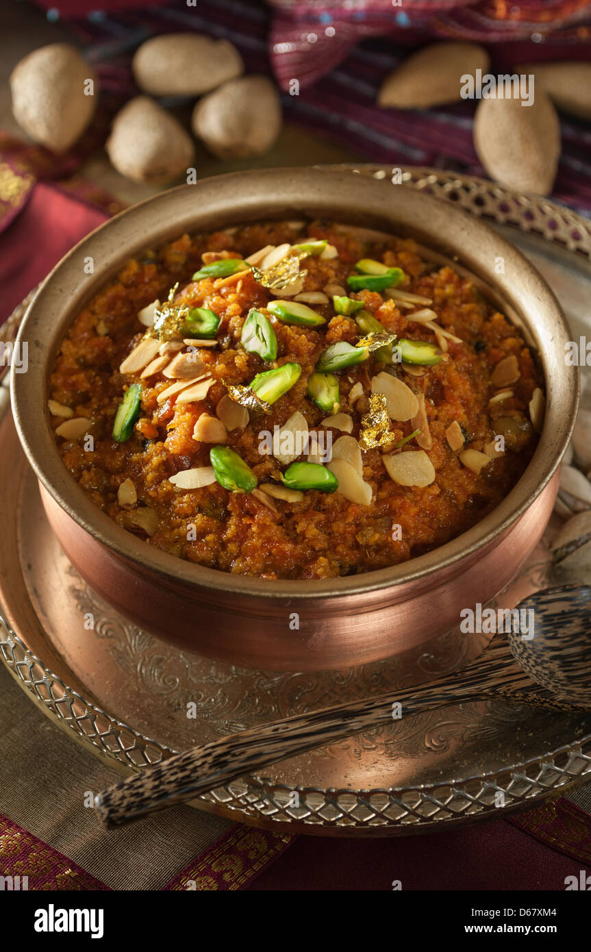 Gajar halwa halwa de carottes dessert traditionnel indien Banque D'Images