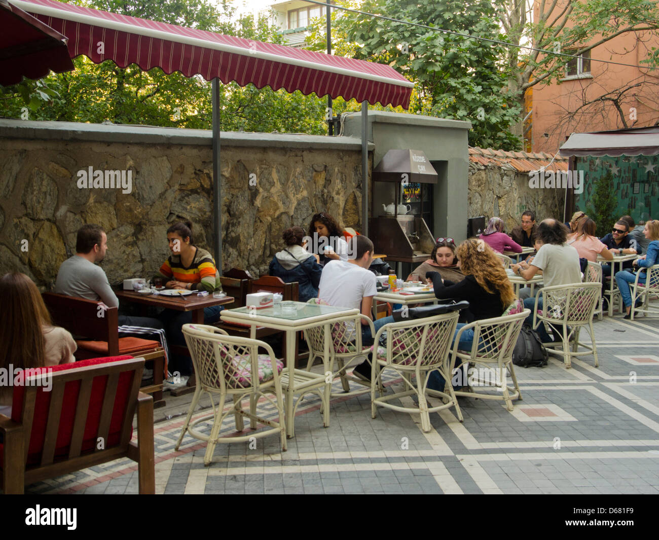 Kadiköy, Istanbul, Turquie, Ali Suavi Sok., Café Banque D'Images