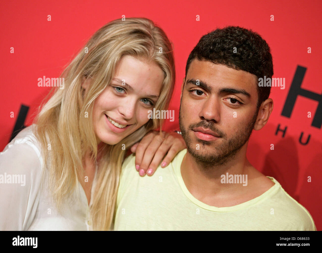 Noah Becker, fils de l'ancien joueur de tennis allemand, Becker et le  modèle Laura assister au spectacle hors site par Hugo Hugo Boss lors de la  Mercedes-Benz Fashion Week à Berlin, Allemagne,