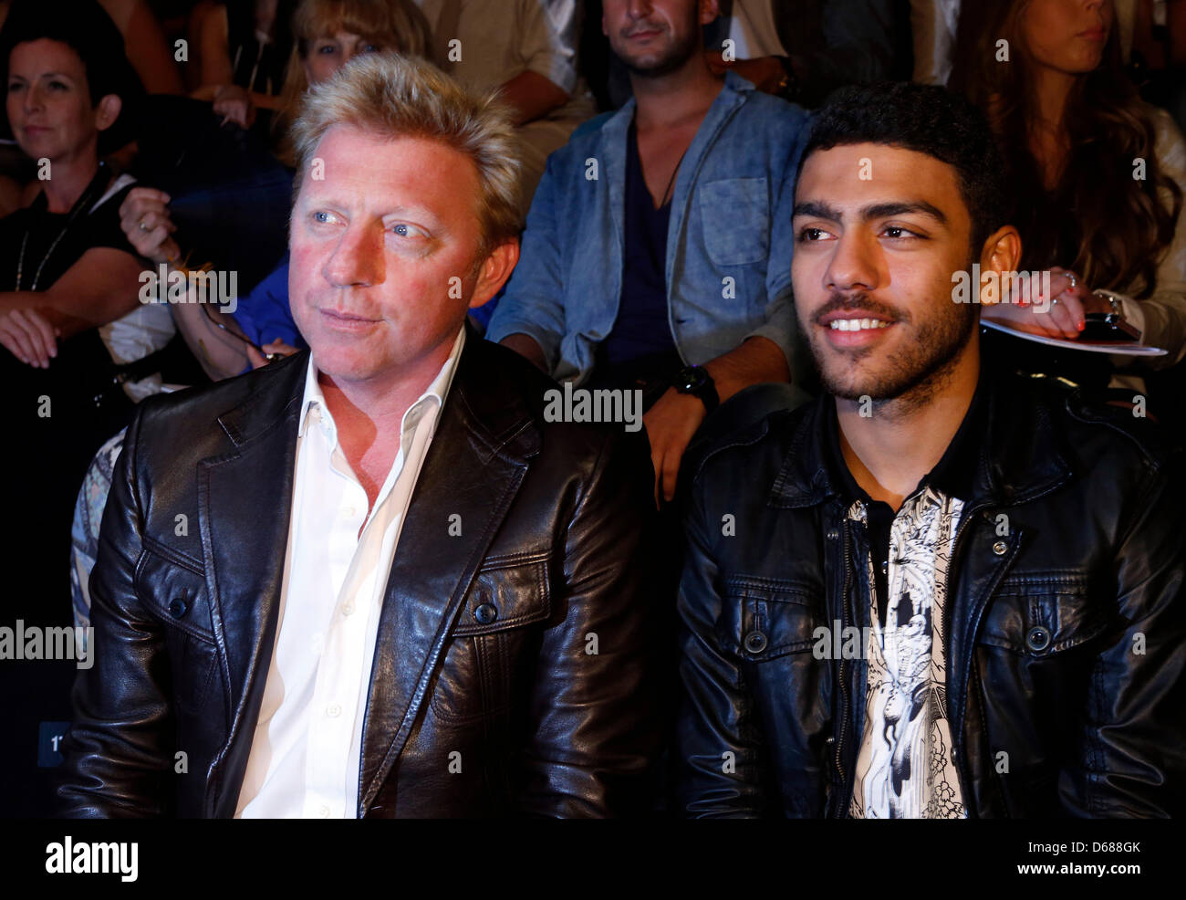 Ancien joueur de tennis Boris Becker (L) et son fils Noé assister à la Minx montrer lors de la Mercedes-Benz Fashion Week à Berlin, Allemagne, 07 juillet 2012. La présentation de la collection printemps/été 2013 se déroule du 04 au 07 juillet 2012. Photo : Tom Schulze dpa/lbn Banque D'Images
