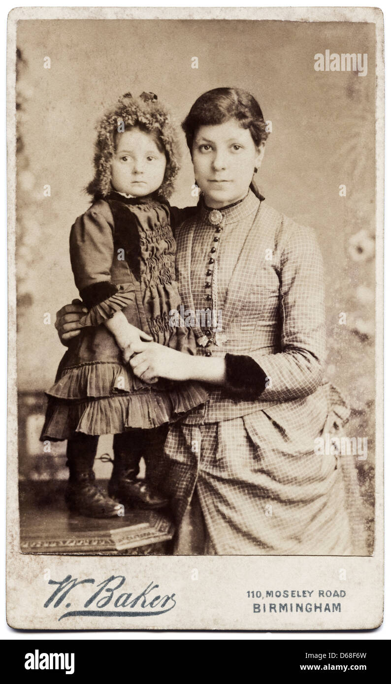 Victorian femme et enfant cartes de visite studio portrait vers 1880 par le photographe W. Baker de Birmingham Banque D'Images