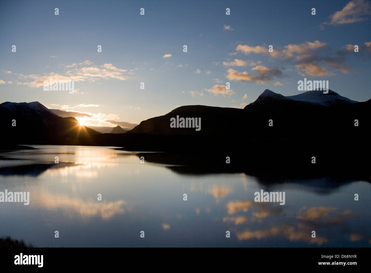 Coucher de soleil sur la Corbett Cul Beag (à gauche ) Cul Mor (à droite) et plus petites Stac Pollaidh hill, highland Ecosse Banque D'Images