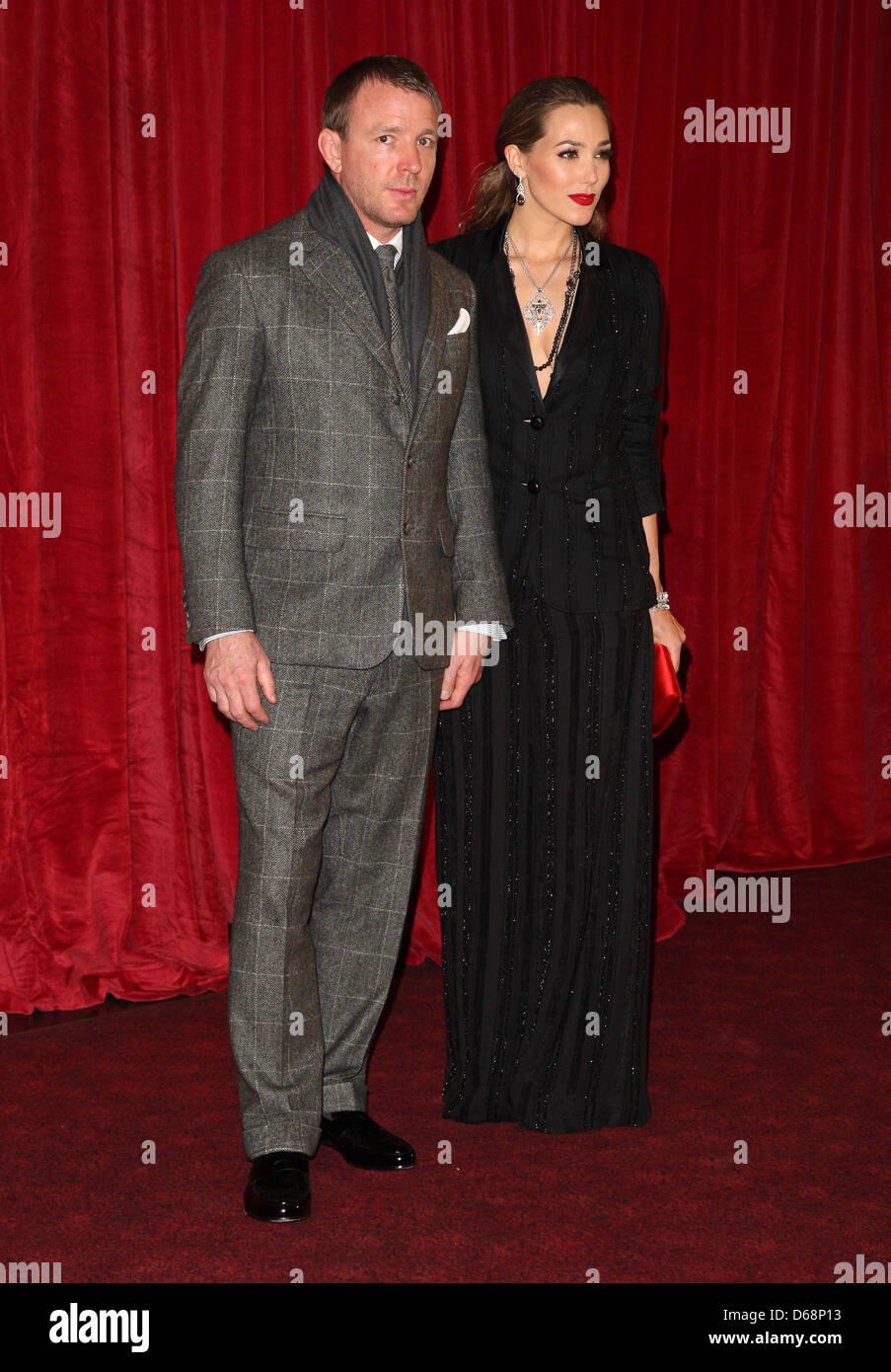 Guy Ritchie et petite amie Jacqui Ainsley Sherlock Holmes : un jeu de l'ombre' premiere arrivées - Londres, Angleterre - 08.12.11 Banque D'Images
