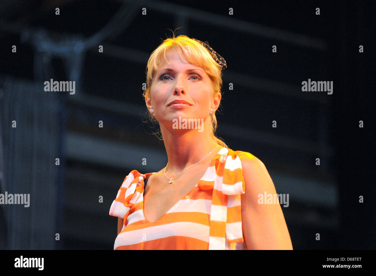 La chanteuse de jazz suédoise Viktoria Tolstoy en prestation au festival de Jazz Baltica à Niendorf, Allemagne, 29 juin 2012. Photo : Lutz Knauth Banque D'Images