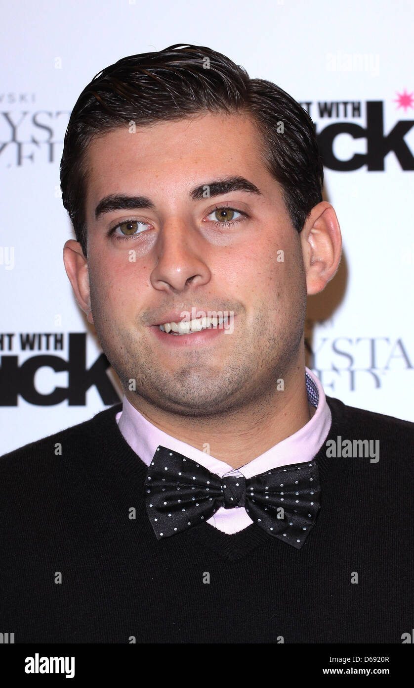 Argent James aka Arg une nuit avec Nick au profit de l'Association course tenue au arrivées Swarovski - Londres, Angleterre - 06.12.11 Banque D'Images