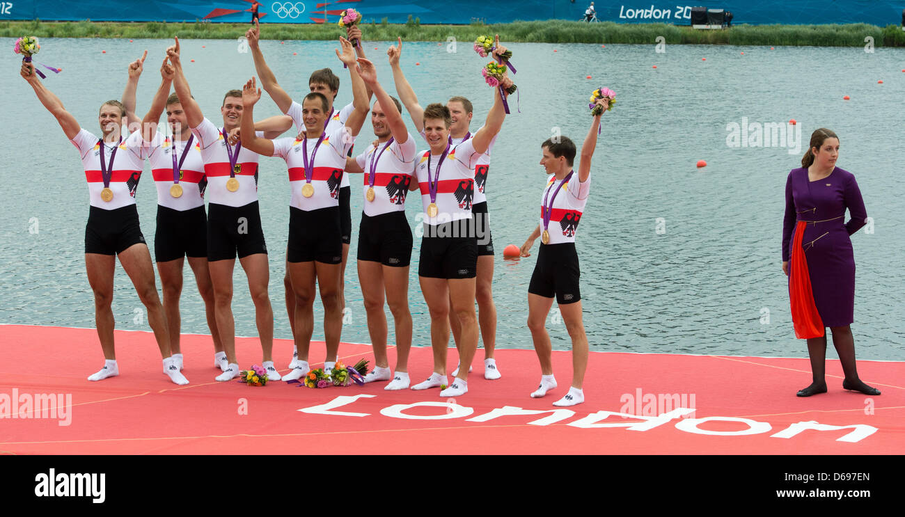 Filip Adamski, Andreas Kuffner, Eric Johannesen, Maximilian Reinelt, Richard Schmidt, Lukas Mueller, Florian Mennigen, Kristof Wilke, Martin Sauer d'Allemagne célébrer après avoir remporté les huit hommes finale de la compétition d'aviron à Eton Dorney au Jeux Olympiques de 2012 à Londres, Londres, Grande-Bretagne, 01 août 2012. Photo : Peter Kneffel dpa  + + +(c) afp - Bildfunk + + + Banque D'Images