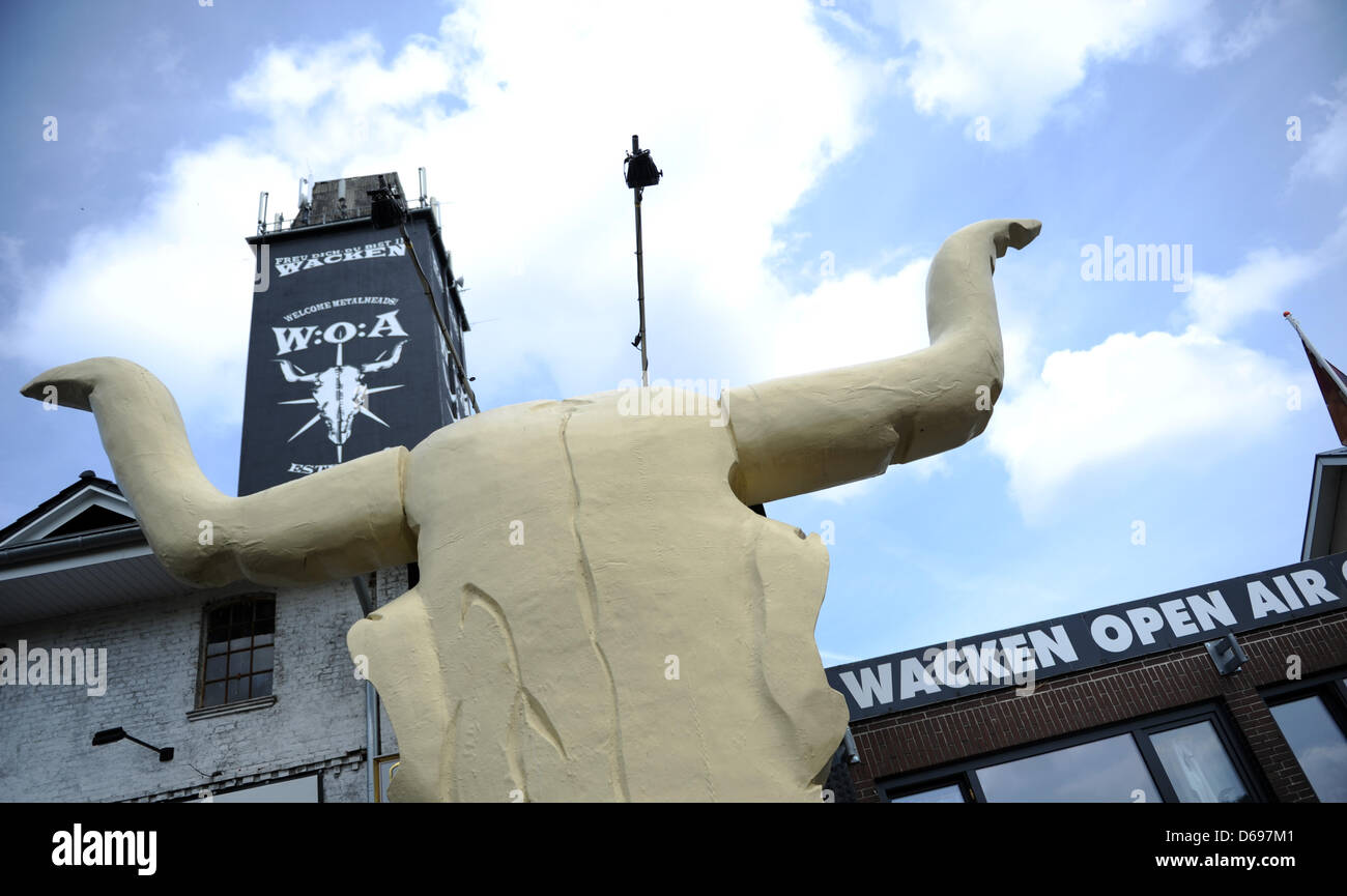 L'écriture le Wacken Open Air est photographié à la Wacken Open Air Festival à Wacken, Allemagne, 01 août 2012. Le plus grand festival de musique heavy metal a lieu du 02 jusqu'au 04 août 2012 au Wacken. Photo : Daniel Reinhardt Banque D'Images