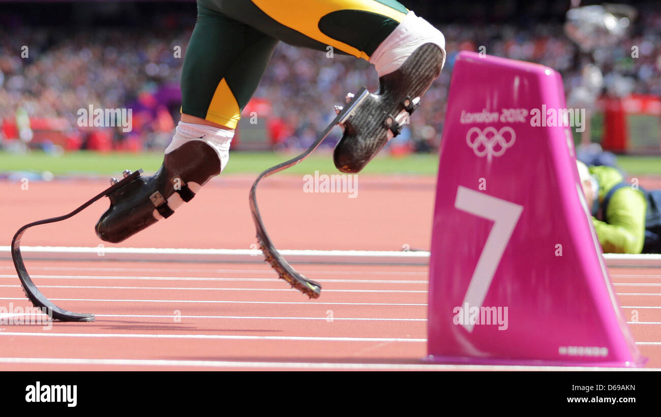 Oscar Pistorius d'Afrique du Sud est en compétition dans l'épreuve du 400m rond 1 pendant les Jeux Olympiques de Londres en 2012 l'athlétisme, l'athlétisme au Stade Olympique, Londres, Grande-Bretagne, 04 août 2012. Photo : Michael Kappeler  + + +(c) afp - Bildfunk + + + Banque D'Images