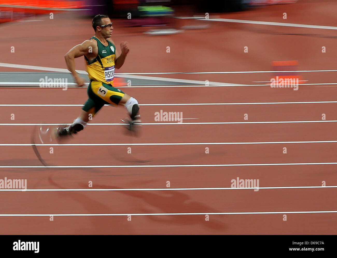 L'Afrique du Sud d'Oscar Pistorius participe à la men's 400m Semi finale pendant les Jeux Olympiques de Londres en 2012 l'athlétisme, l'athlétisme au Stade Olympique, Londres, Grande-Bretagne, 05 août 2012. Photo : Christian Charisius dpa  + + +(c) afp - Bildfunk + + + Banque D'Images