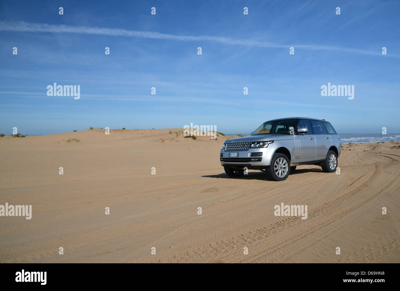 2013 Range Rover dans le désert du Maroc. La toute nouvelle G405 Caractéristiques modèle et tous en aluminium Banque D'Images