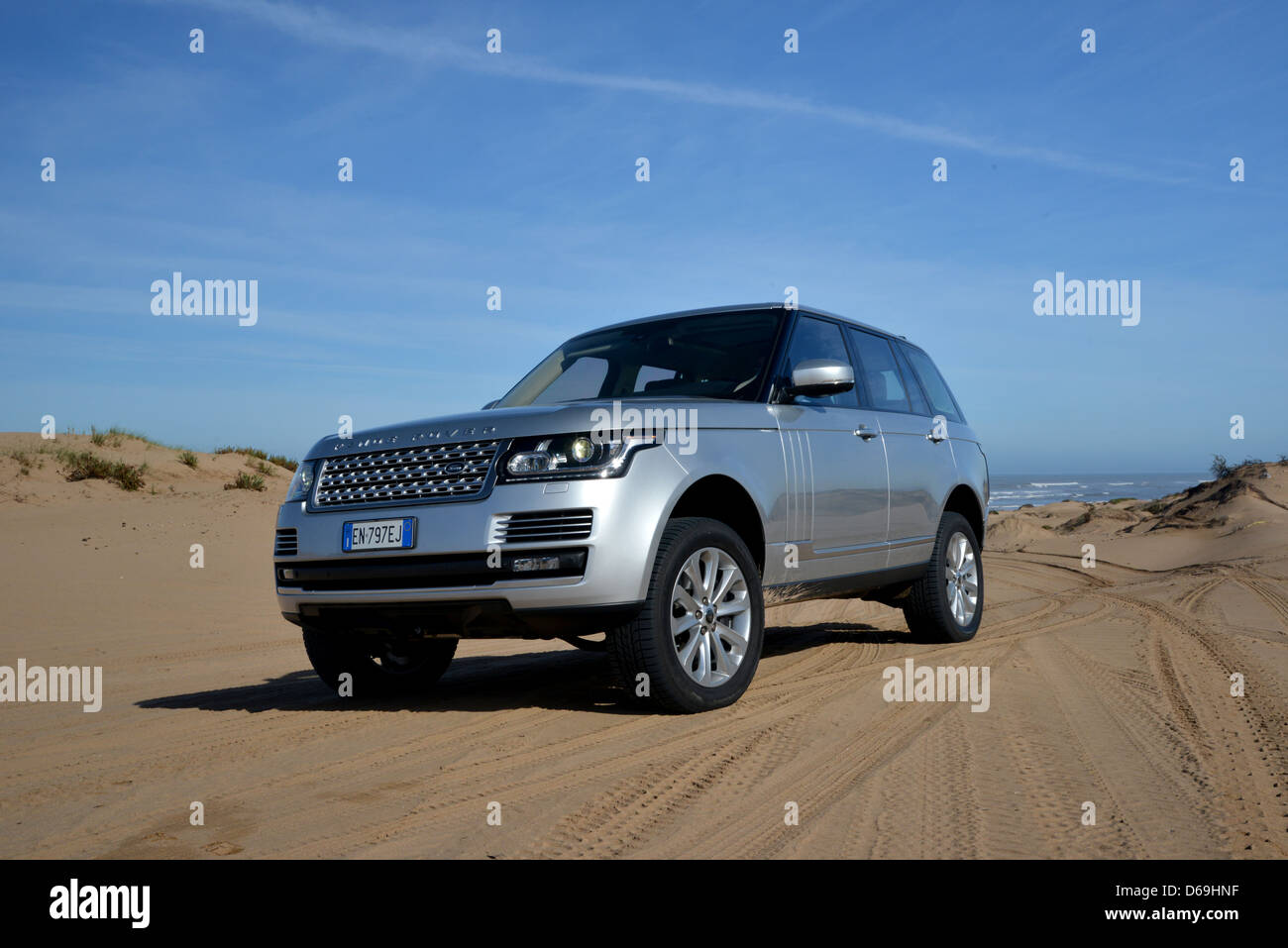 2013 Range Rover dans le désert du Maroc. La toute nouvelle G405 Caractéristiques modèle et tous en aluminium Banque D'Images