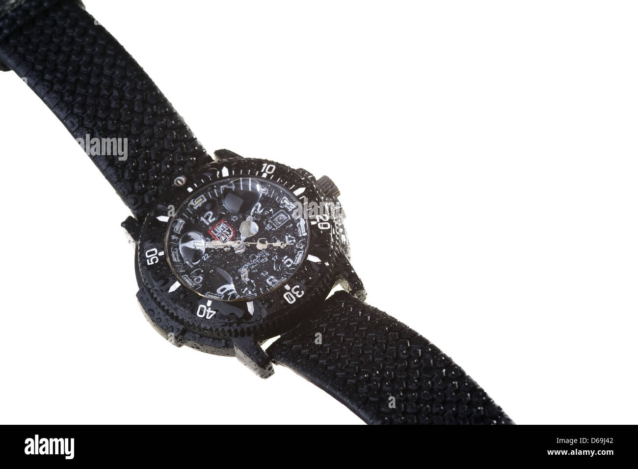 Une montre-bracelet étanche à l'eau des gouttelettes d'eau Banque D'Images