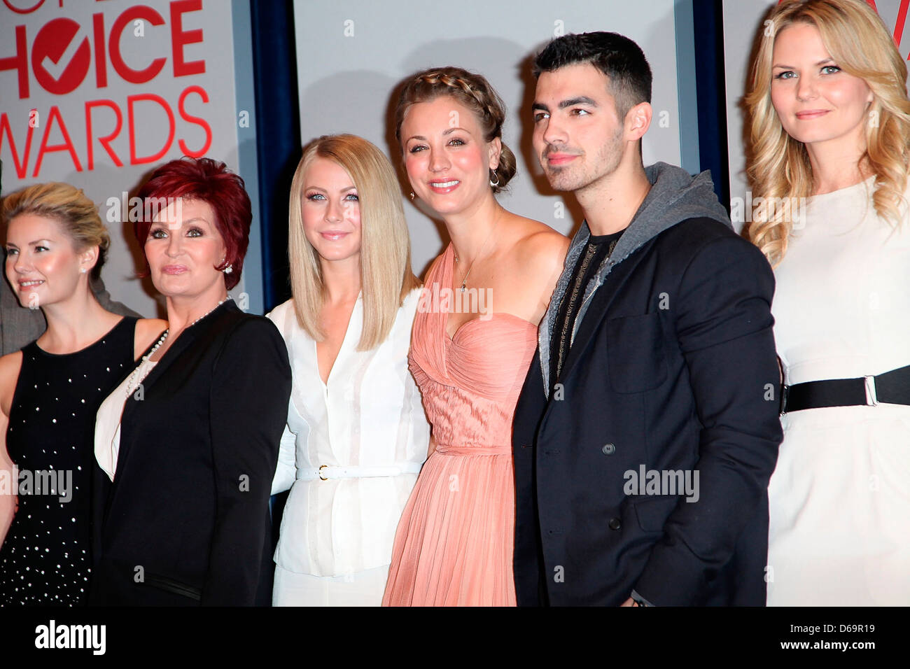 L'actrice Elisha Cuthbert, vedette de la télévision Sharon Osbourne, acteurs Julianne Hough, Kaley Cuoco, chanteur Joe Jonas, et Jennifer Banque D'Images