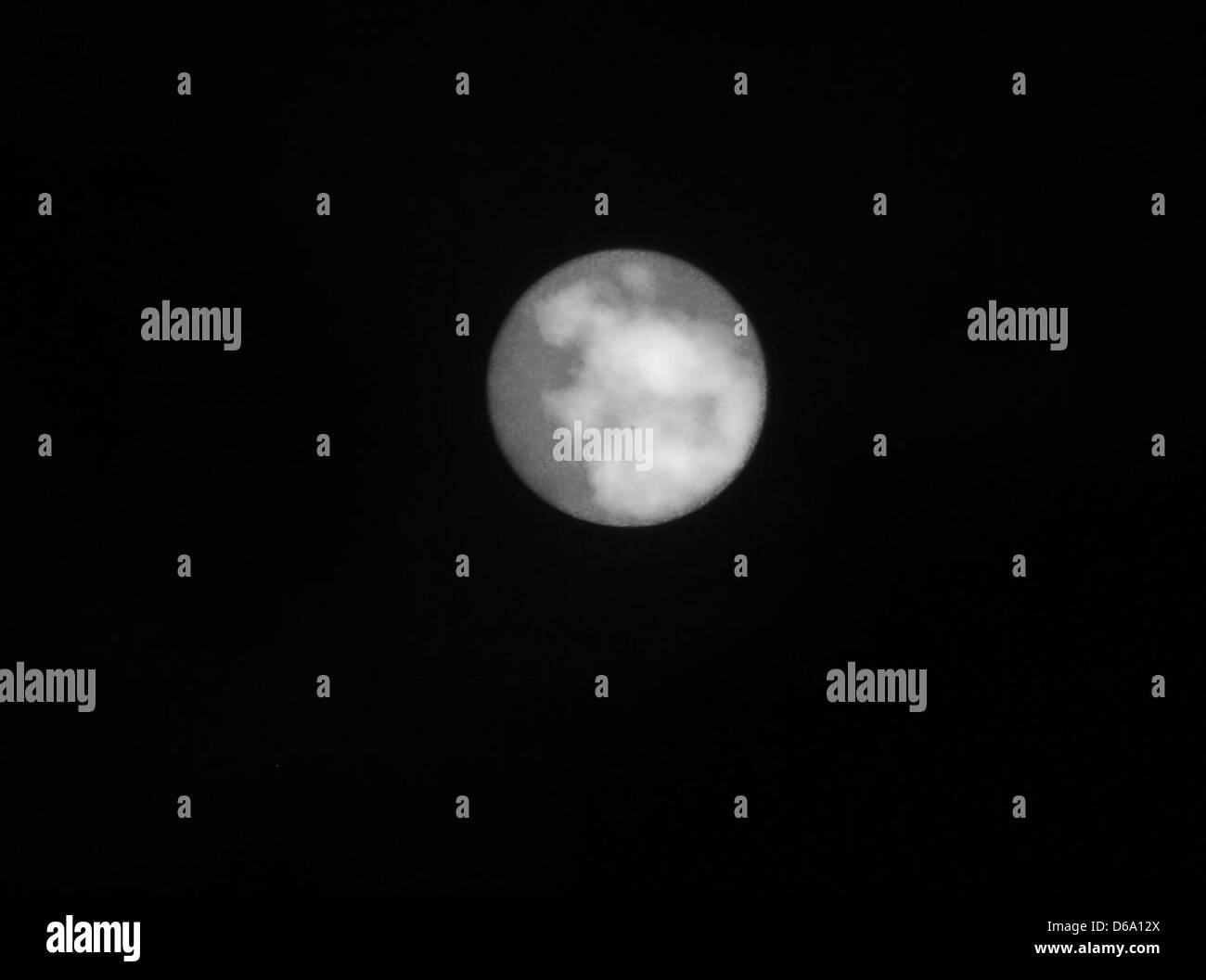 Vénus traverse le soleil le 6 juin 2012. La petite planète a pris environ 7 heures pour se déplacer sur le soleil et nous aurons à Banque D'Images