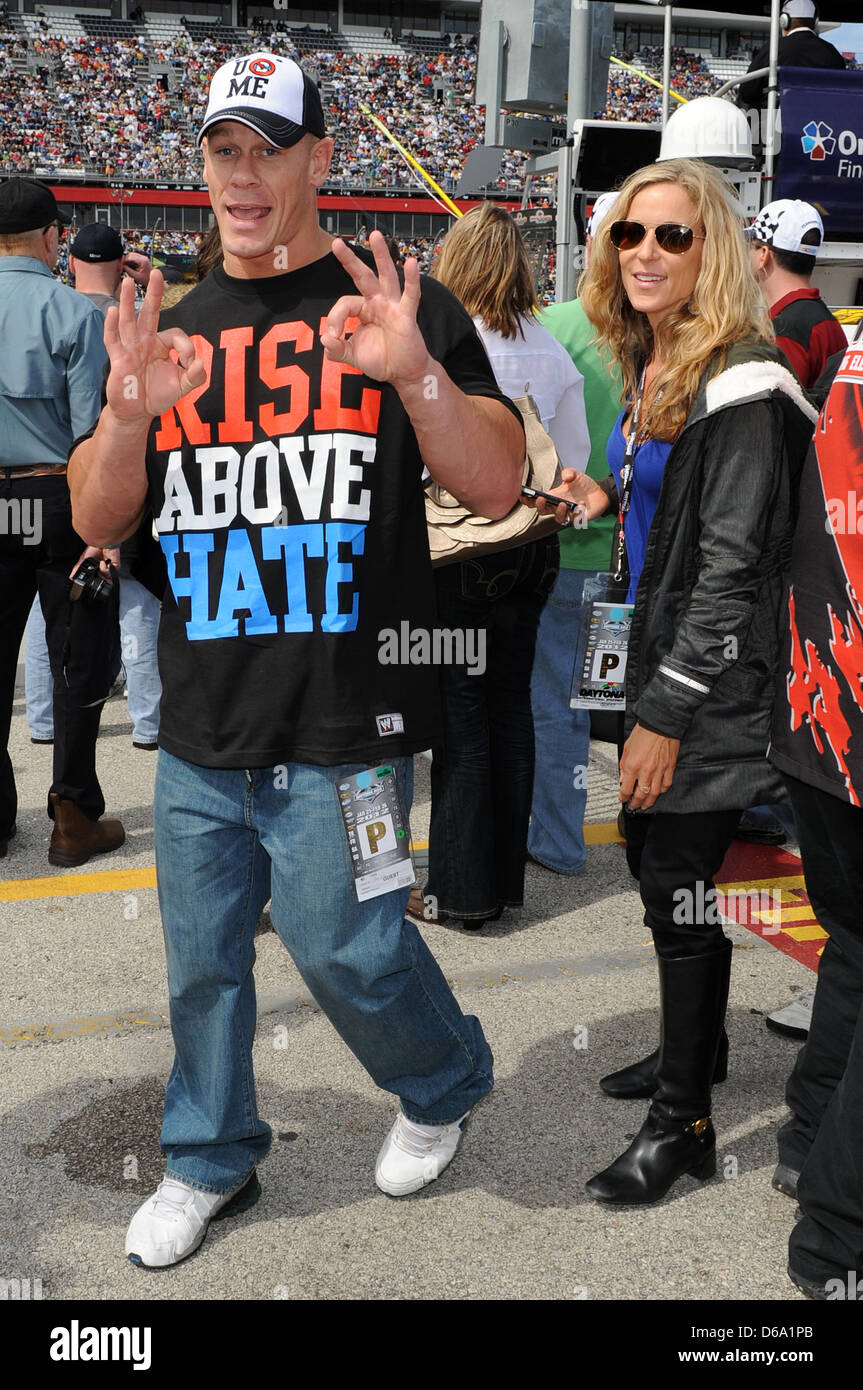 John Cena et sa femme Liz Huberdeau à Daytona Beach, Floride, USA - 26.02.12 Banque D'Images