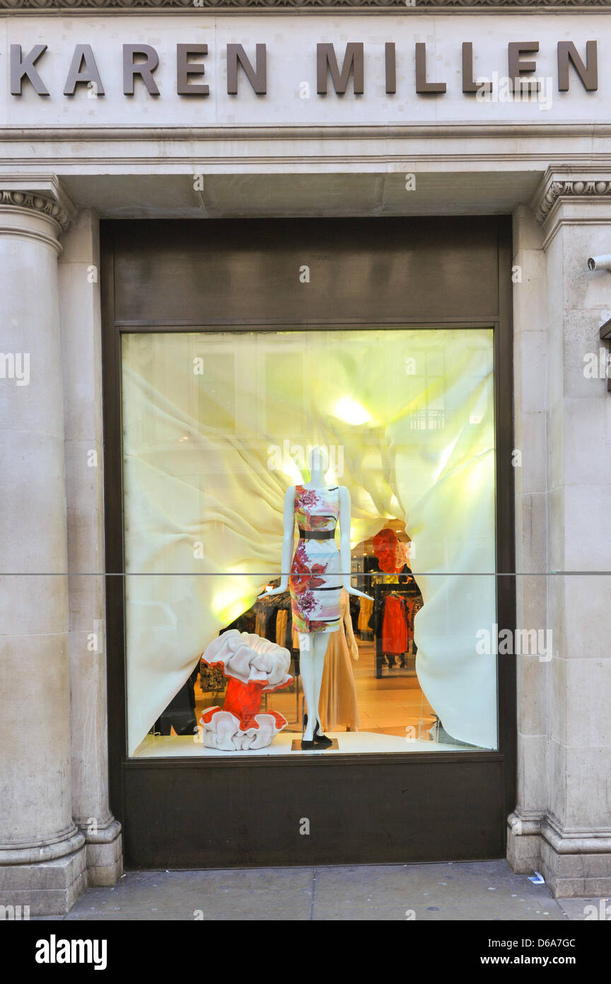 Regent Street, Londres, Royaume-Uni. 15 avril 2013. La fenêtre de Karen Millen conçu par Mamou-Mani. Regent Street Projet Windows 2013, 'liens fashion avec l'architecture et de vente au détail avec la culture. Les architectes d'avant-garde avec des marques phares de travail pour créer une série d'unique et accrocheur affiche'. Les partenaires participants, Esprit avec naganjohnson, Ferrari avec Gensler, Jack Spade avec Carl Turner Architectes, Karen Millen avec Mamou-Mani, Moss Bross avec AY Architectes, Topshop avec néon. Banque D'Images