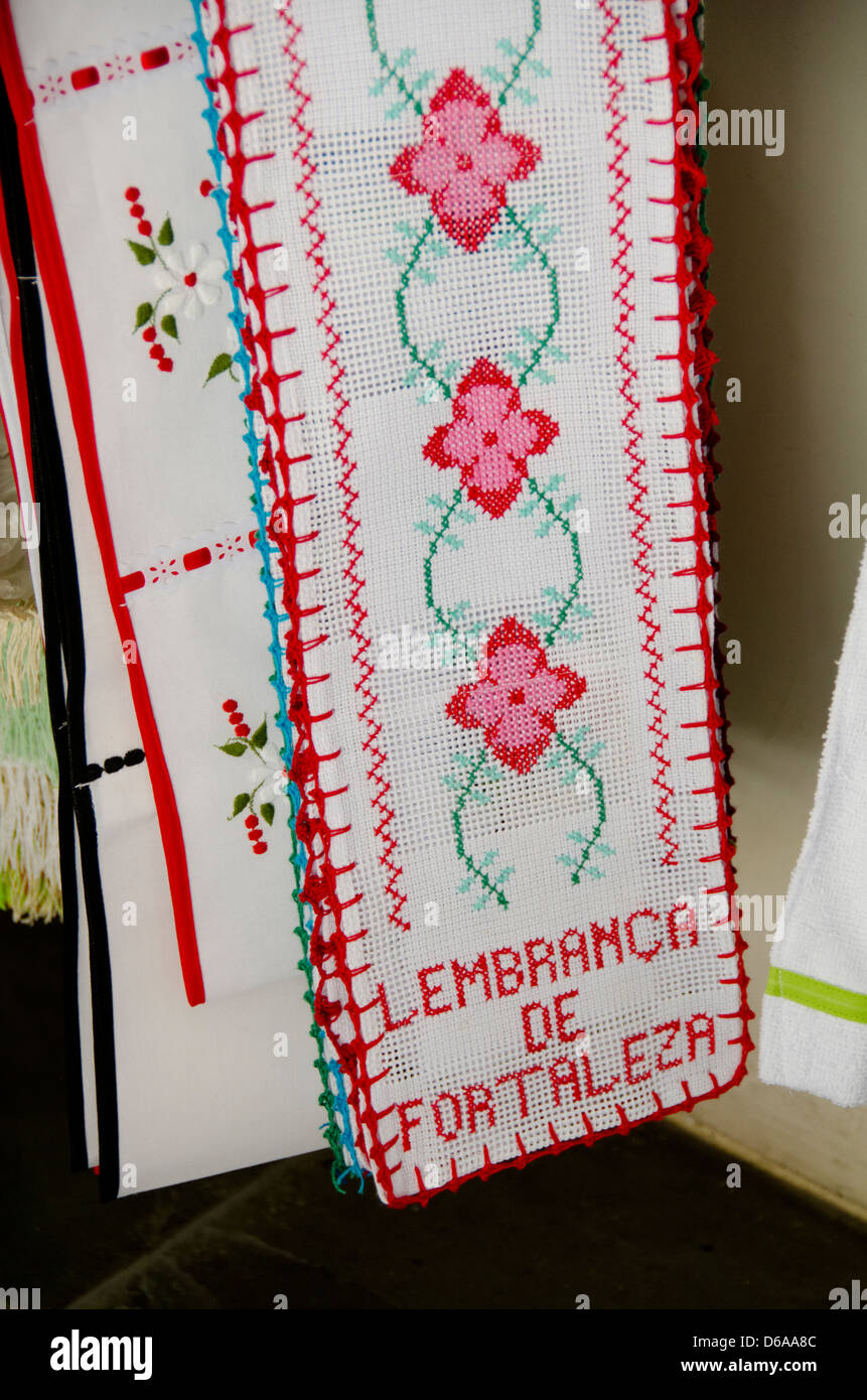 Brésil, Fortaleza. Emcetur Centre touristique Marché de l'artisanat, installé dans une ancienne prison. Les textiles faits à la main. Banque D'Images