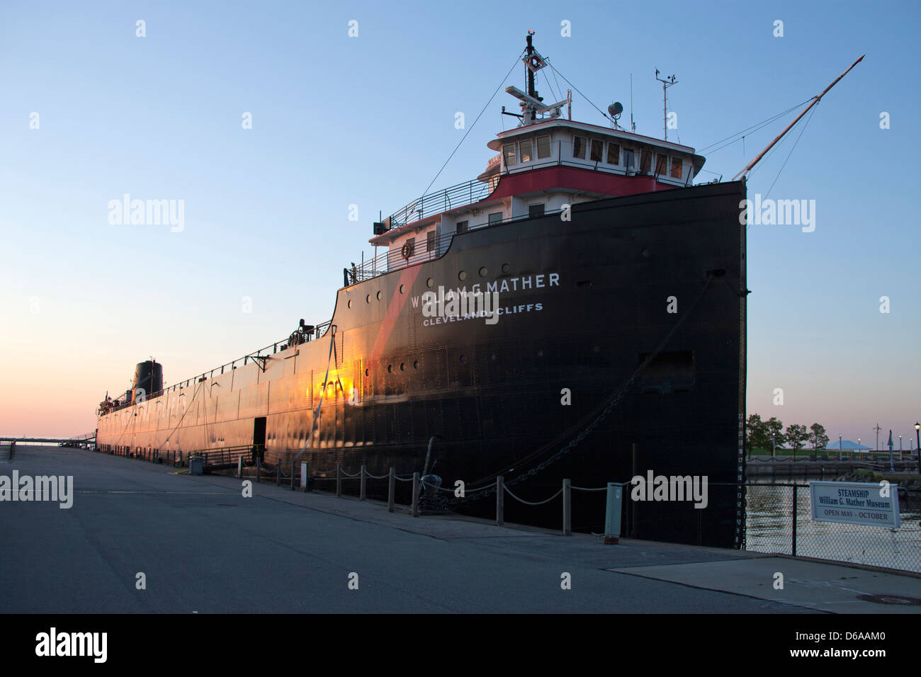 STEAMSHIP WILLIAM G. MATHER MUSÉE CARGO LAKE WATERFRONT QUAY DOWNTOWN CLEVELAND OHIO USA Banque D'Images