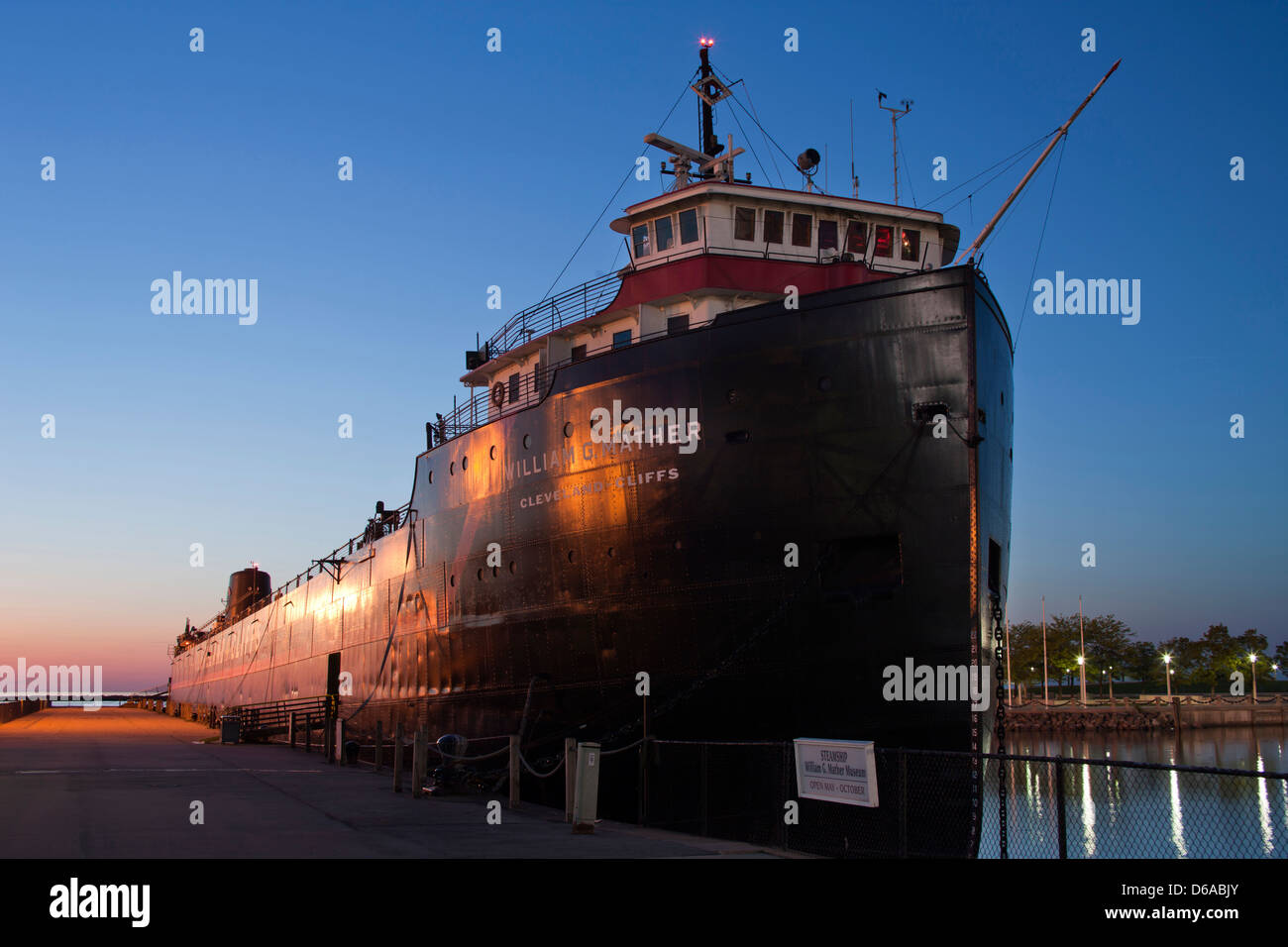 STEAMSHIP WILLIAM G. MATHER MUSÉE CARGO LAKE WATERFRONT QUAY DOWNTOWN CLEVELAND OHIO USA Banque D'Images