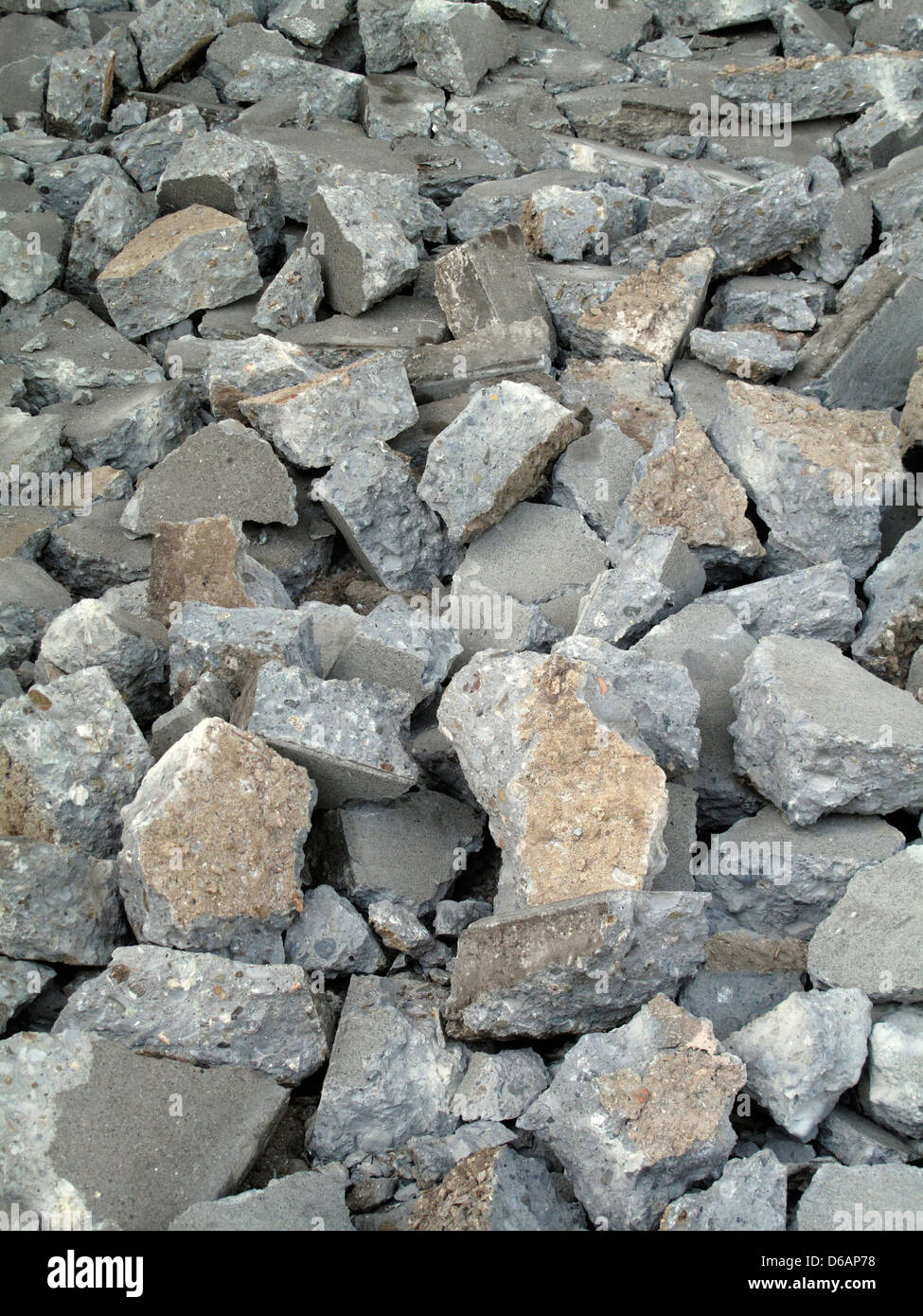 Des morceaux de béton brisées d'un jack martelées trottoir. Banque D'Images