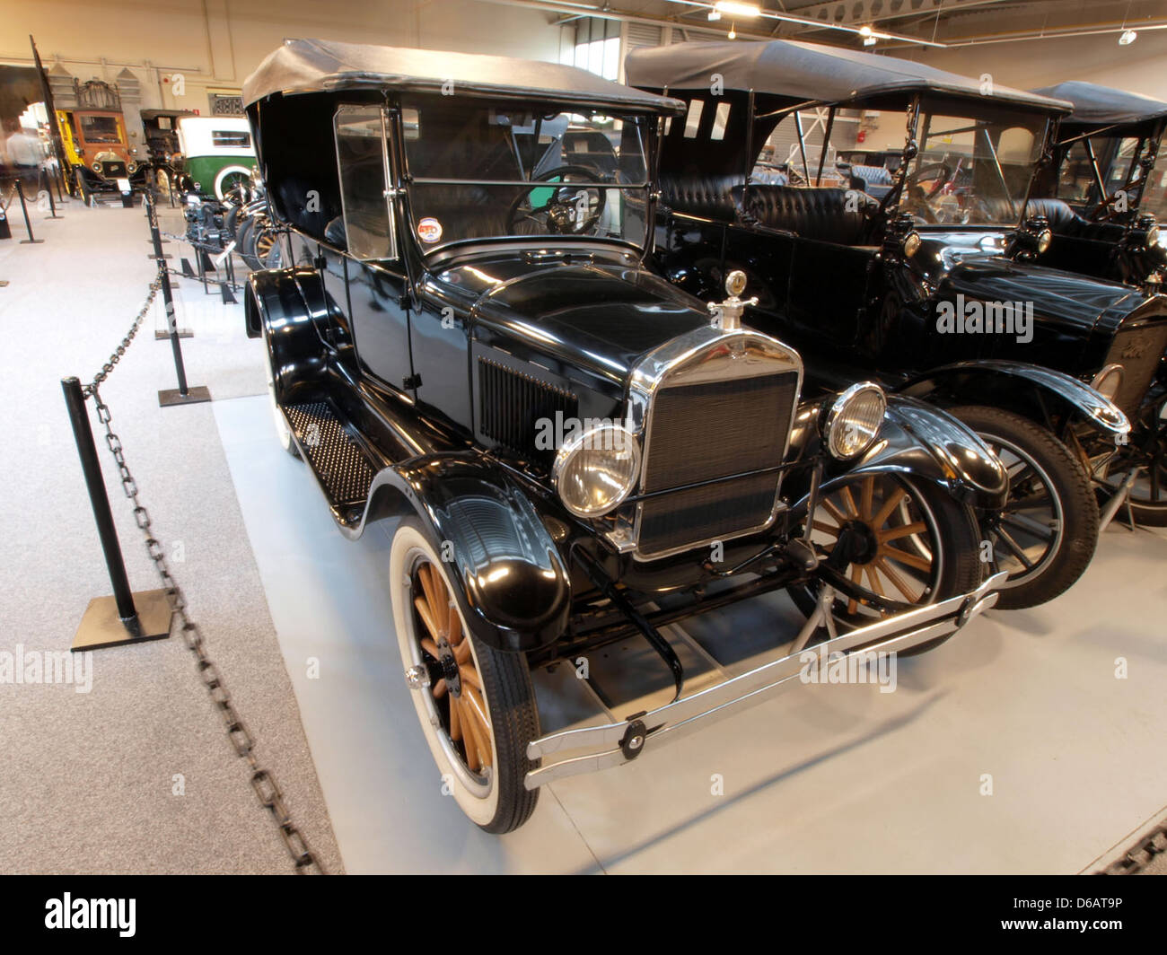 Le Ford T Open Touring 1926 est un véhicule classique à toit ouvert, connu pour sa simplicité et son prix abordable. Faisant partie de la gamme Ford Model T, il offre un design léger avec des fonctionnalités de base, populaire au début du XXe siècle comme mode de transport accessible. Banque D'Images Le Ford T Open Touring 1926 est un véhicule classique à toit ouvert, connu pour sa simplicité et son prix abordable. Faisant partie de la gamme Ford Model T, il offre un design léger avec des fonctionnalités de base, populaire au début du XXe siècle comme mode de transport accessible. Banque D'Images