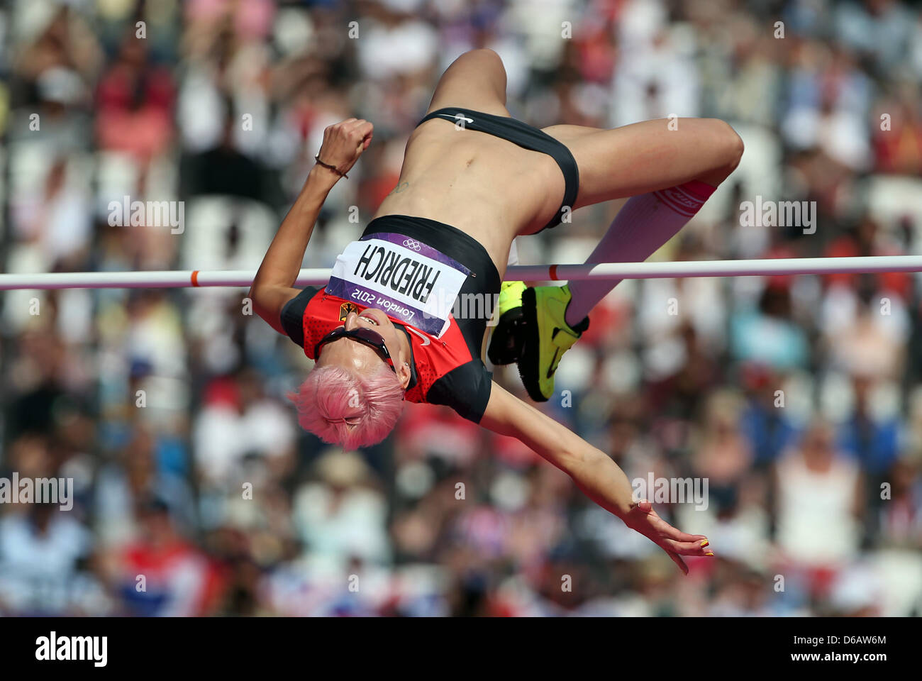 Ariane Friedrich de l'Allemagne participe à la qualification de saut en hauteur femmes en stade olympique au Jeux Olympiques de 2012 à Londres, Londres, Grande-Bretagne, 09 août 2012. Photo : Michael Kappeler dpa  + + +(c) afp - Bildfunk + + + Banque D'Images
