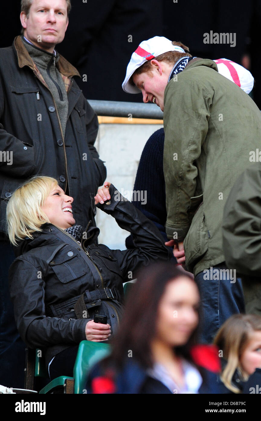 Le prince Harry et Zara Phillips regardant le Angleterre/France RBS Six Nations Rugby match au stade de Twickenham à Londres, Angleterre - Banque D'Images