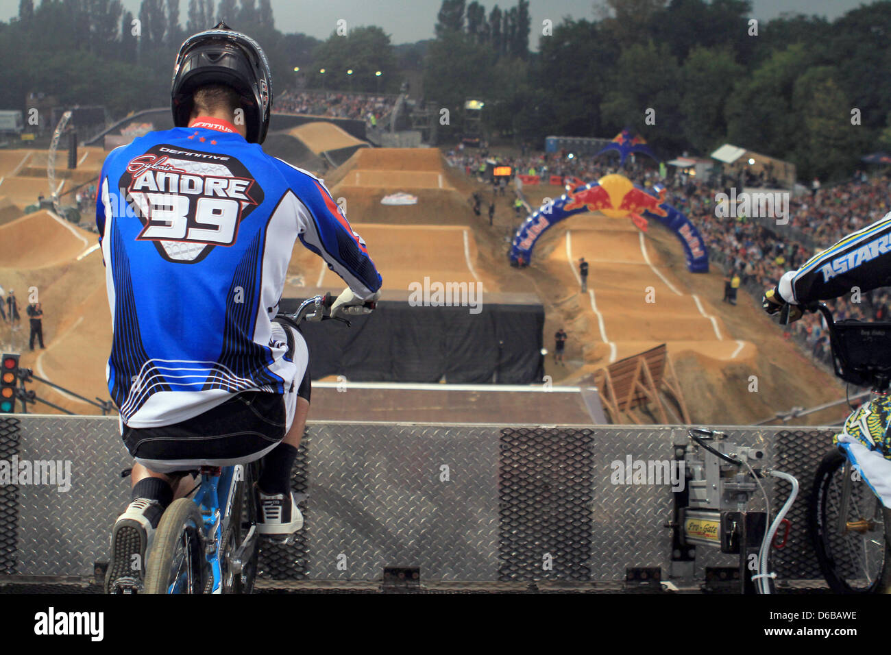 Pilote de BMX Français Sylvain Andre avant le début lors du Red Bull R