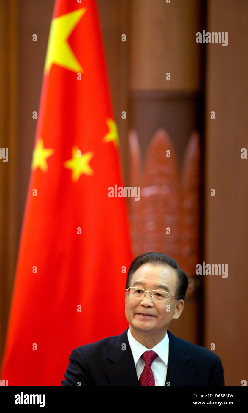 Le Premier ministre chinois Wen Jiabao assiste à une conférence de presse dans le Grand Hall du Peuple au cours de la deuxième série de consultations intergouvernementales Chinese-German à Beijing, Chine, 30 août 2012. Photo : KAY NIETFELD Banque D'Images