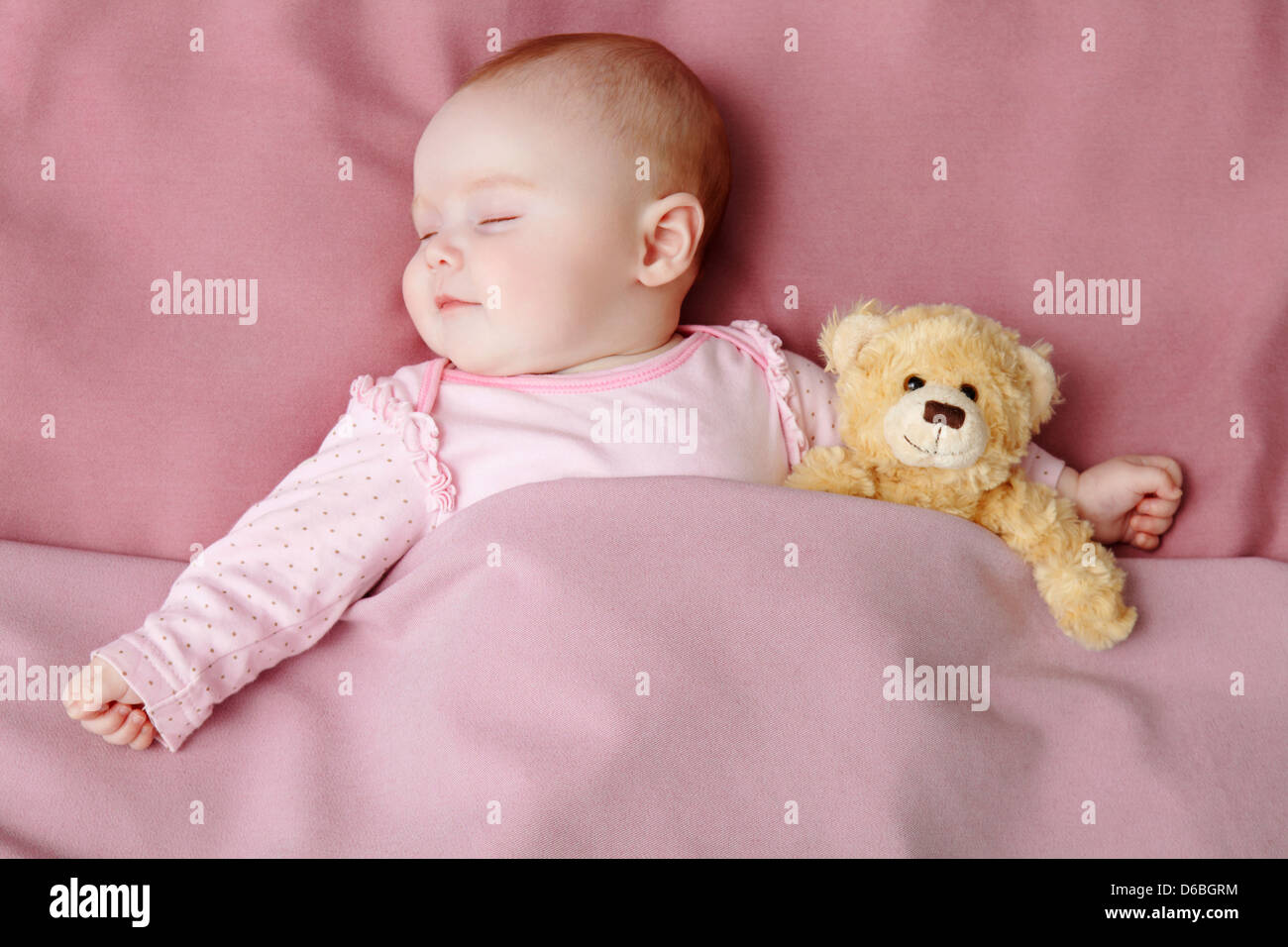 Baby Girl sleeping in bed Banque D'Images