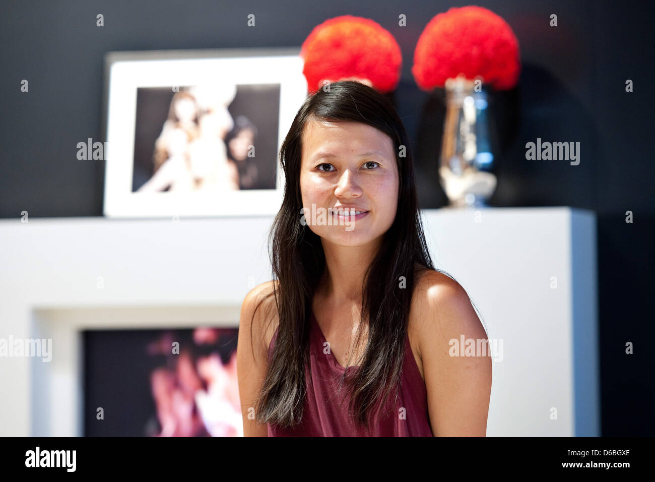 Fashion designer Tutia Schaad est représenté sur le plus grand salon du monde pour l'électronique grand public et de l'électroménager IFA de Berlin, Allemagne, 30 août 2012. Photo : Robert Schlesinger Banque D'Images