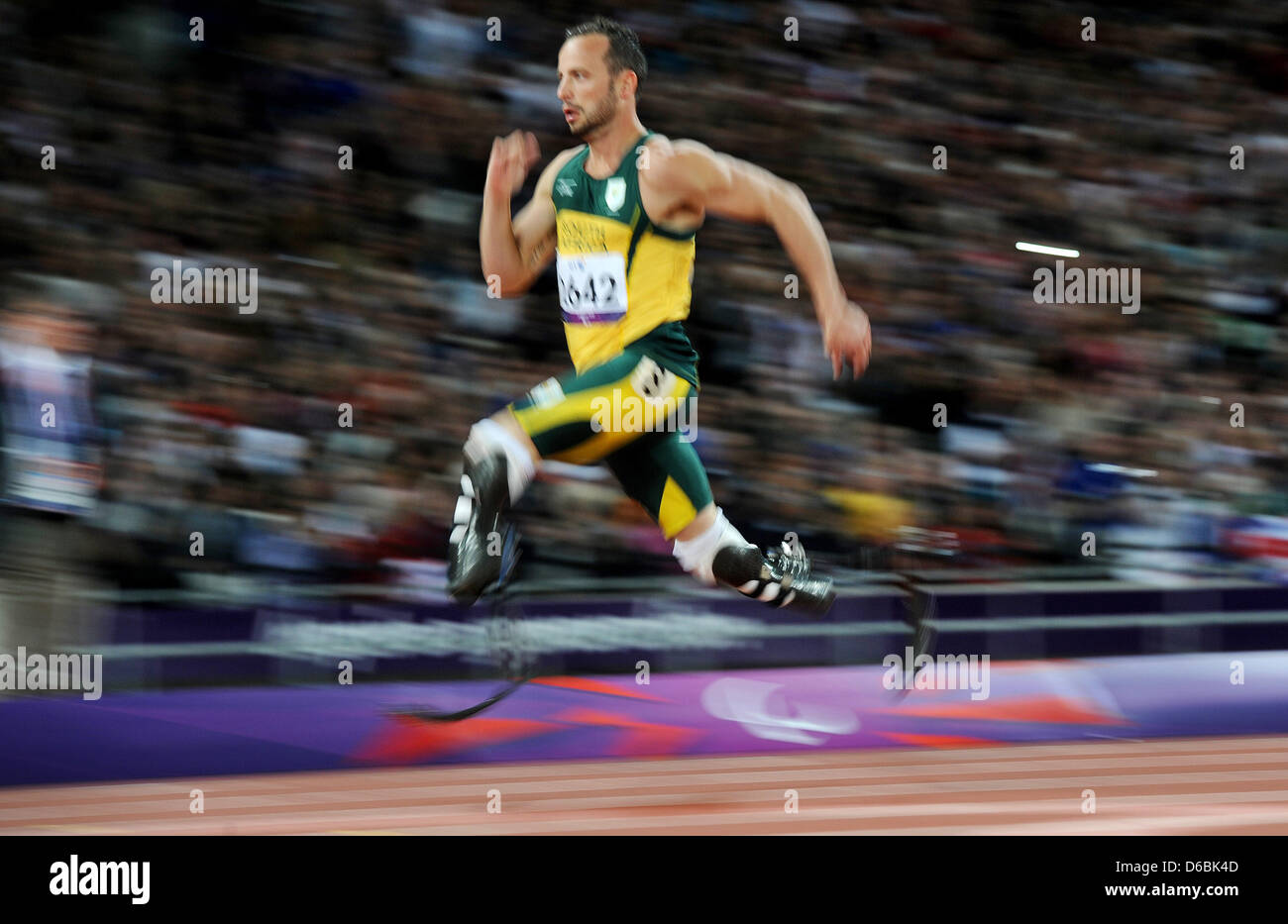 Oscar Pistorius d'Afrique du Sud est en concurrence au cours de la men's 200m - T44 série 1 au Stade olympique durant les Jeux Paralympiques de 2012 à Londres, Londres, Grande-Bretagne, 01 septembre 2012. Photo : Julian Stratenschulte dpa  + + +(c) afp - Bildfunk + + + Banque D'Images