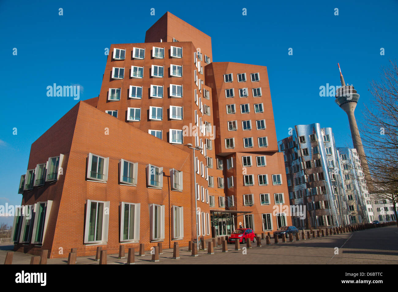 Neuer Zollhof bâtiments par F Gehry Medienhafen les médias de la zone portuaire de la ville de Düsseldorf Allemagne Europe Banque D'Images