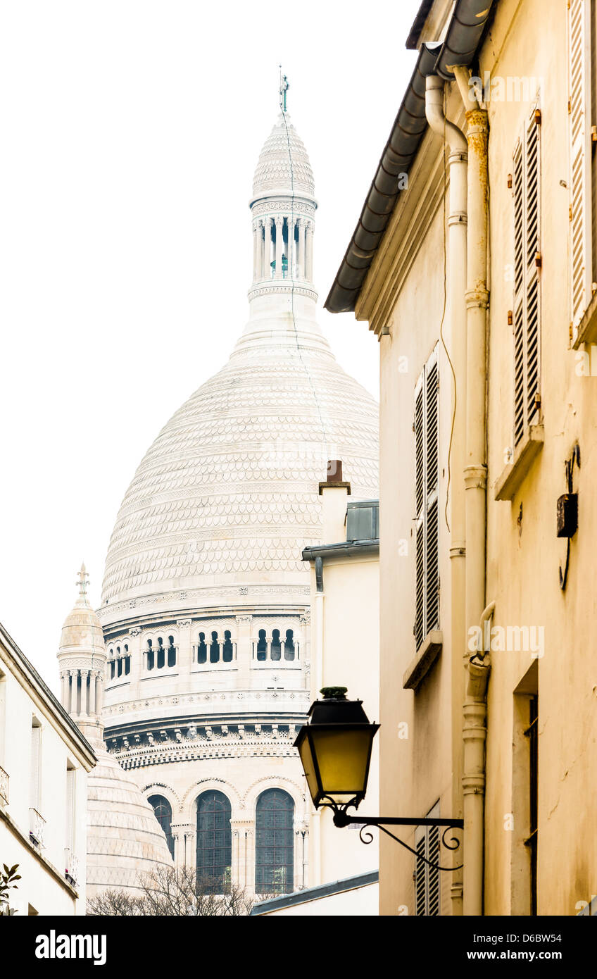 Vue sur Basilique du Sacré-Cœur de Montmartre street Banque D'Images