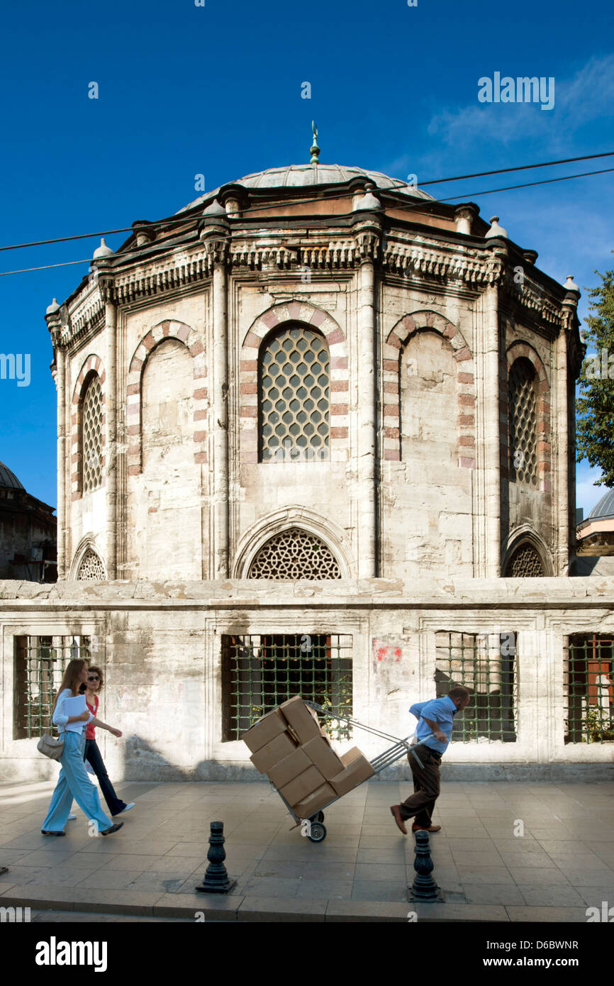 La Turquie, Istanbul, Yeniciler ( Cadesi Verlängerung der Divan Yolu ), Koca Sinan Pasa Türbesi Banque D'Images