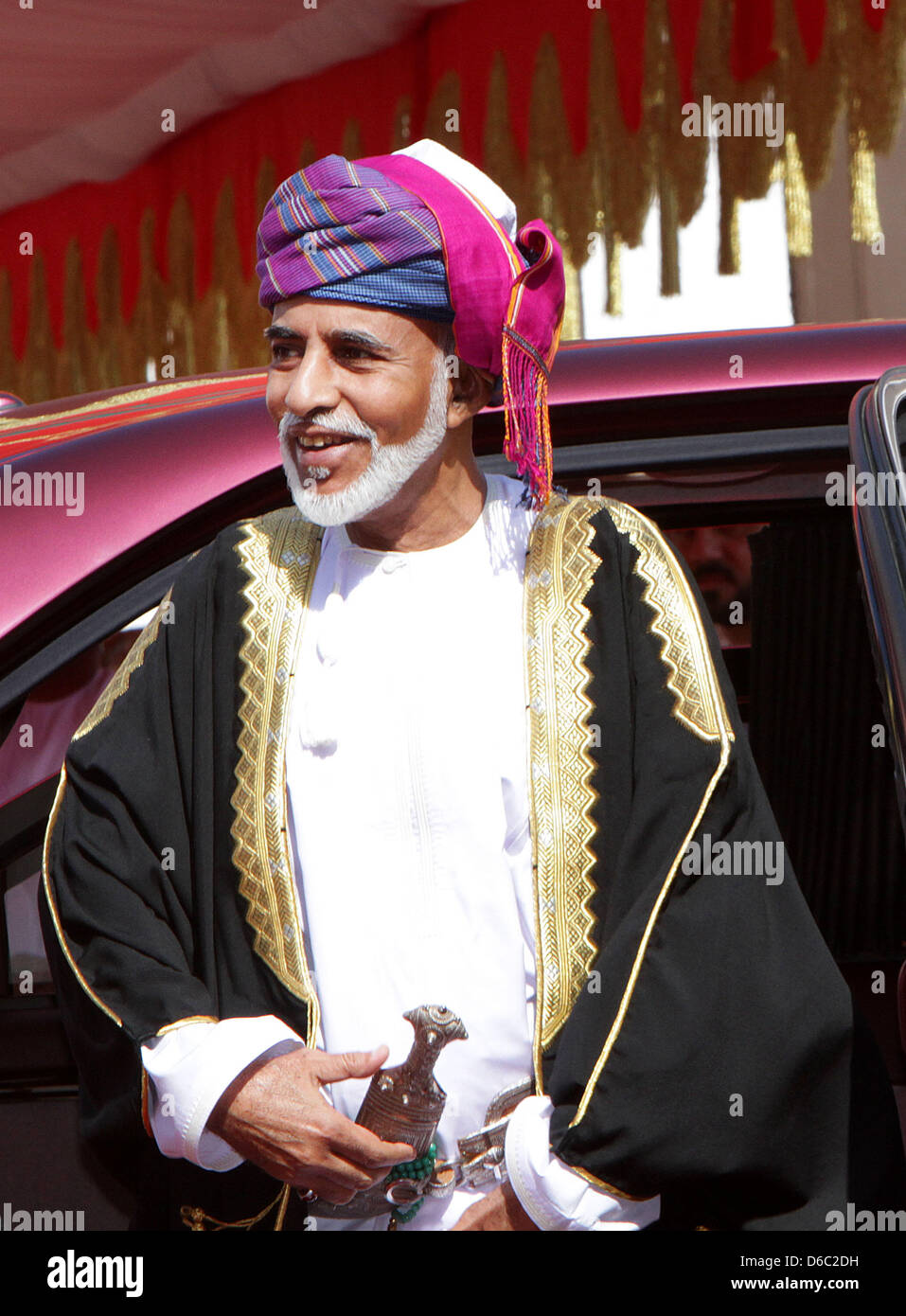 Le Sultan Qaboos bin Said, Sultan d'Oman, à l'Al Alam Palace à Muscat, Oman, 10 janvier 2012. Le Sultan Qaboos bin Said s'est félicité de la Dutch Royals pour les trois jours de visite d'Etat en Oman. Photo : Albert Nieboer / Pays-Bas OUT Banque D'Images