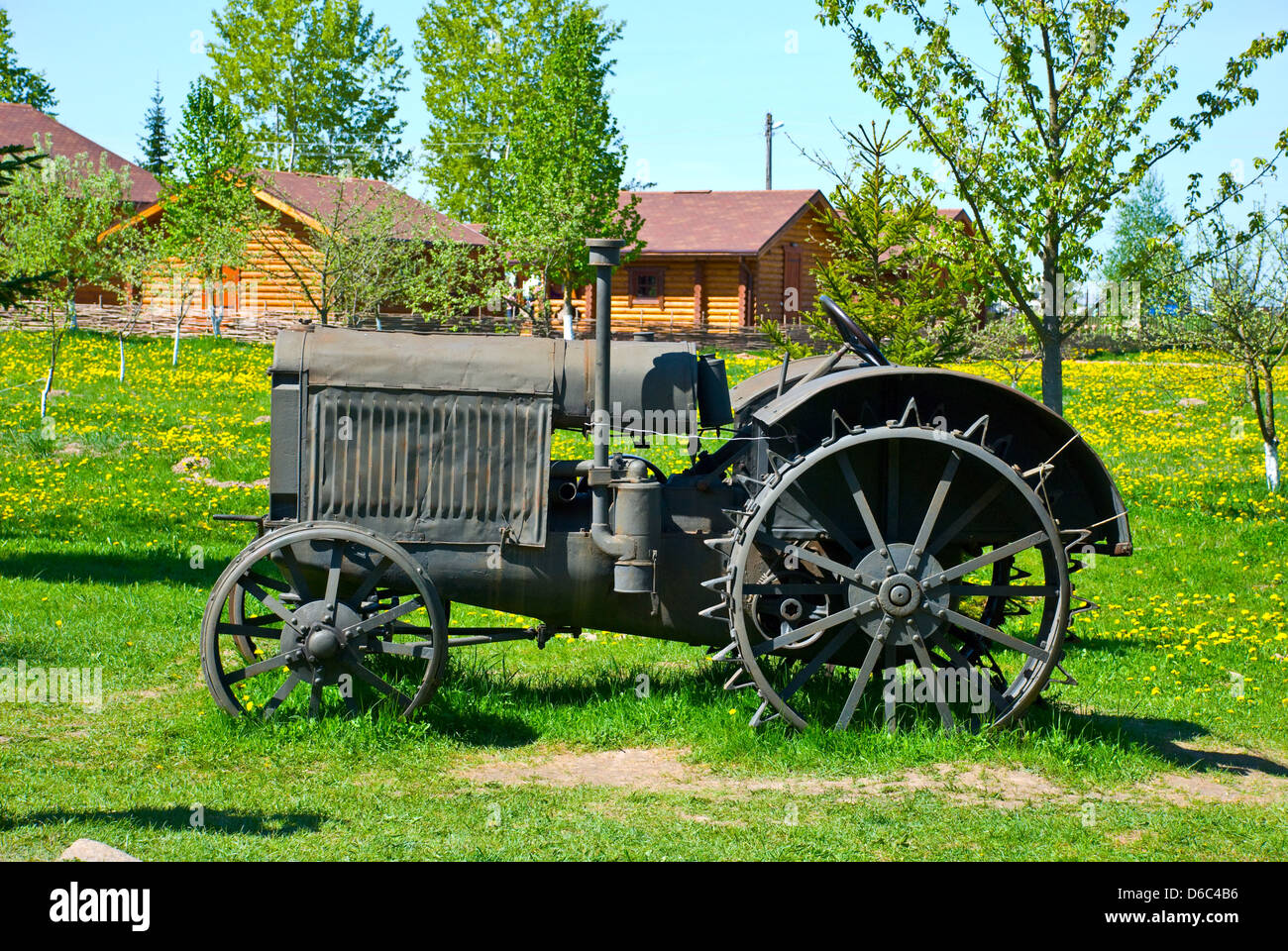 Vieux tracteur à roues Banque D'Images