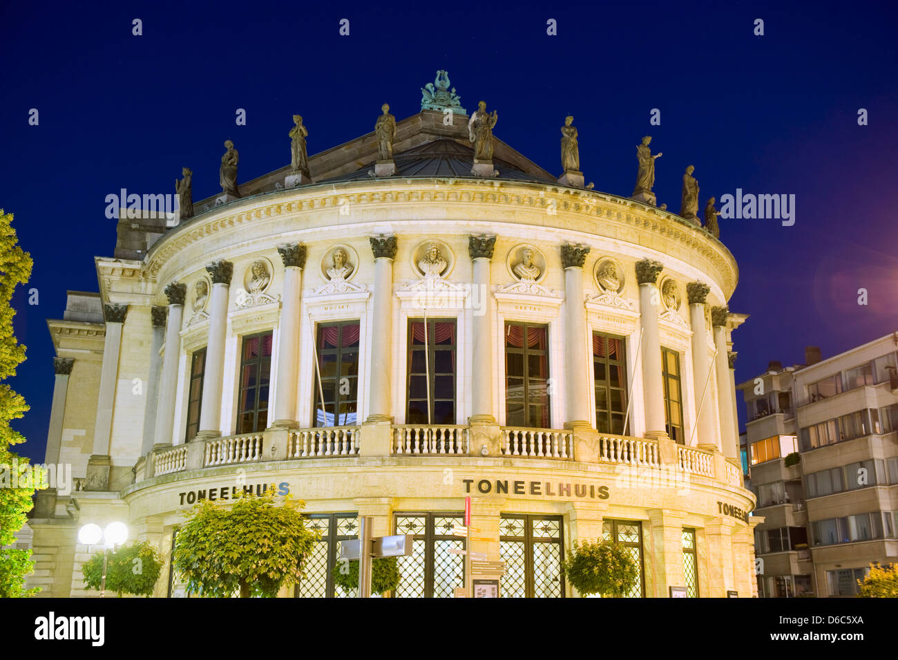 L'éclairage de nuit de théâtre Bourla, Anvers, Flandre, Belgique, Europe Banque D'Images