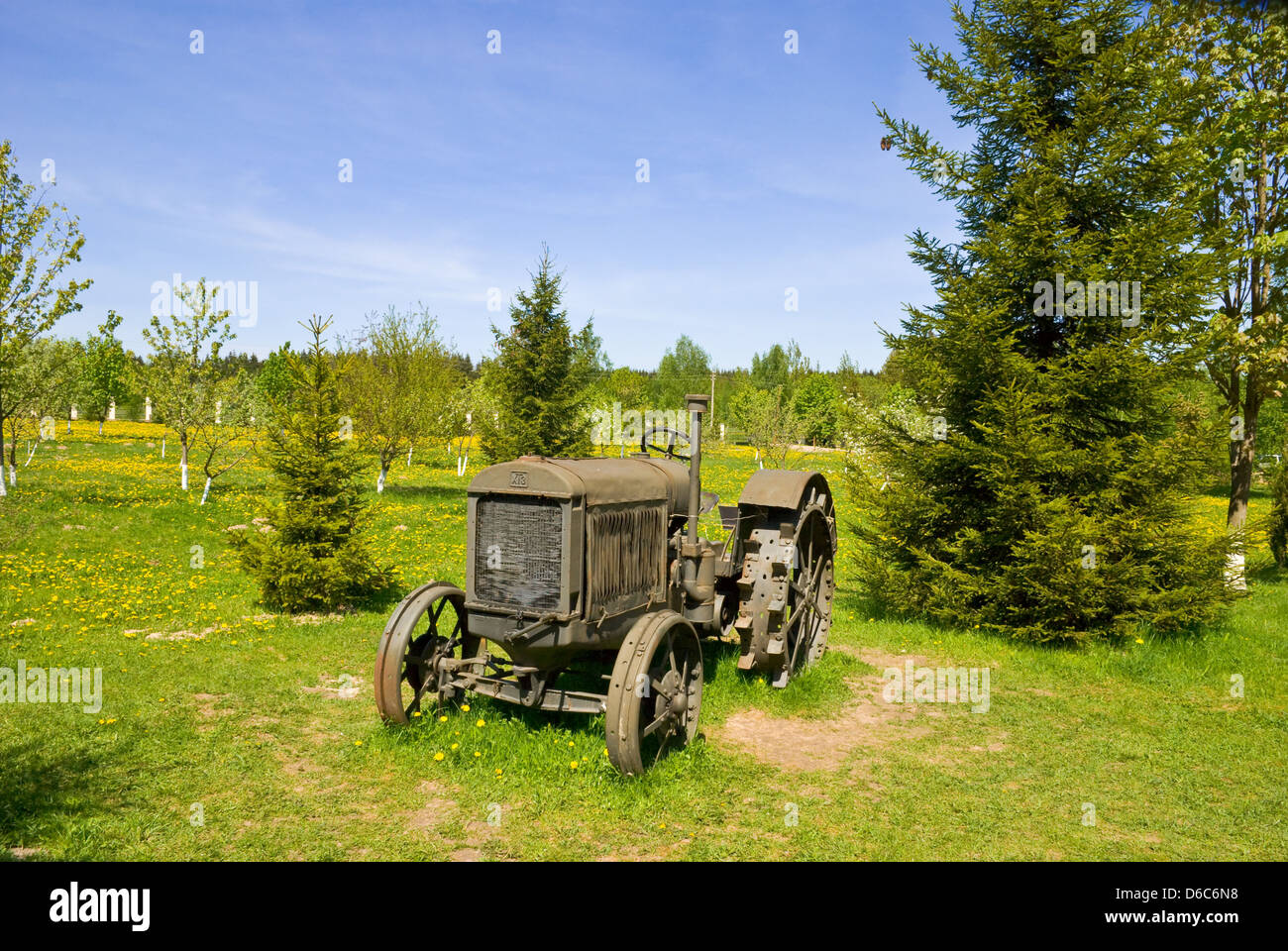Vieux tracteur à roues Banque D'Images