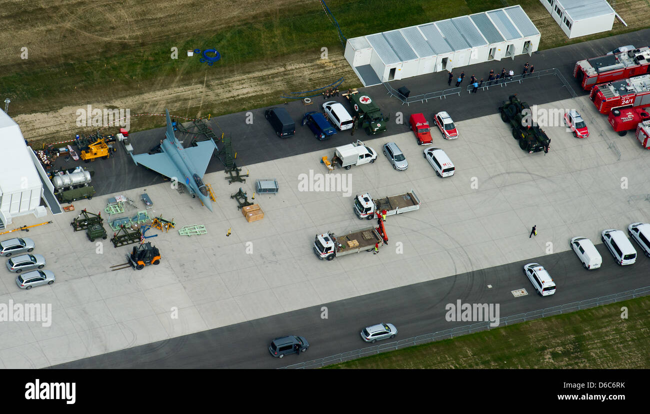 Vue aérienne des lieux de l'salon ILA à l'ouest de l'avenir l'aéroport Berlin Brandenburg Willy Brandt à Schönefeld, Allemagne, 04 septembre 2012. Plus de 200 000 personnes sont attendues pour visiter ce salon qui se tiendra du 11 au 16 septembre. Photo : PATRICK PLEUL Banque D'Images